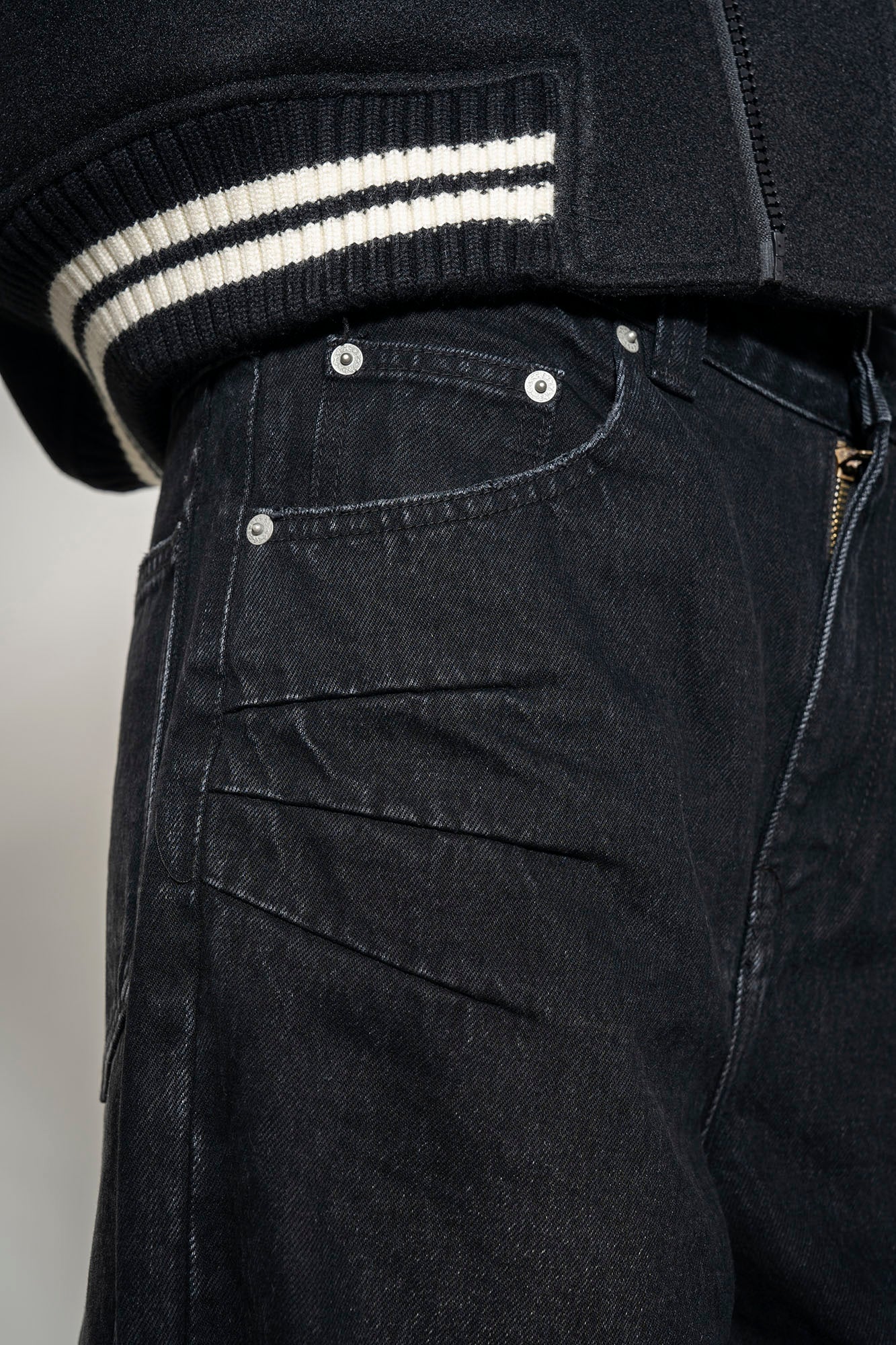 MAKEMORE Washed Pintuck Wide-Leg Jeans