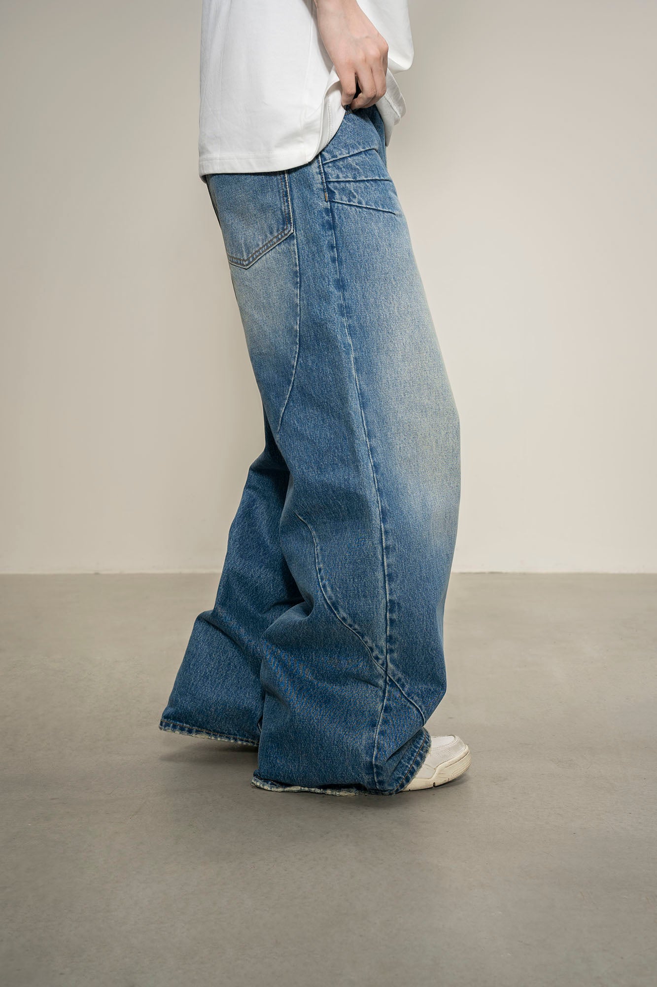 MAKEMORE Washed Pintuck Wide-Leg Jeans