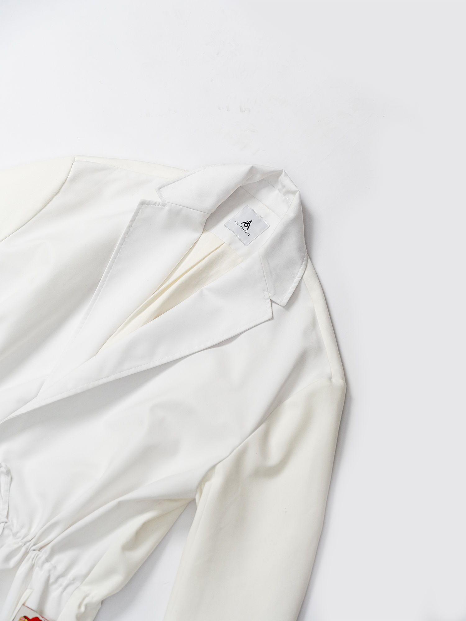 KADAKADA Bear-Tag Waist-Drawstring Trench