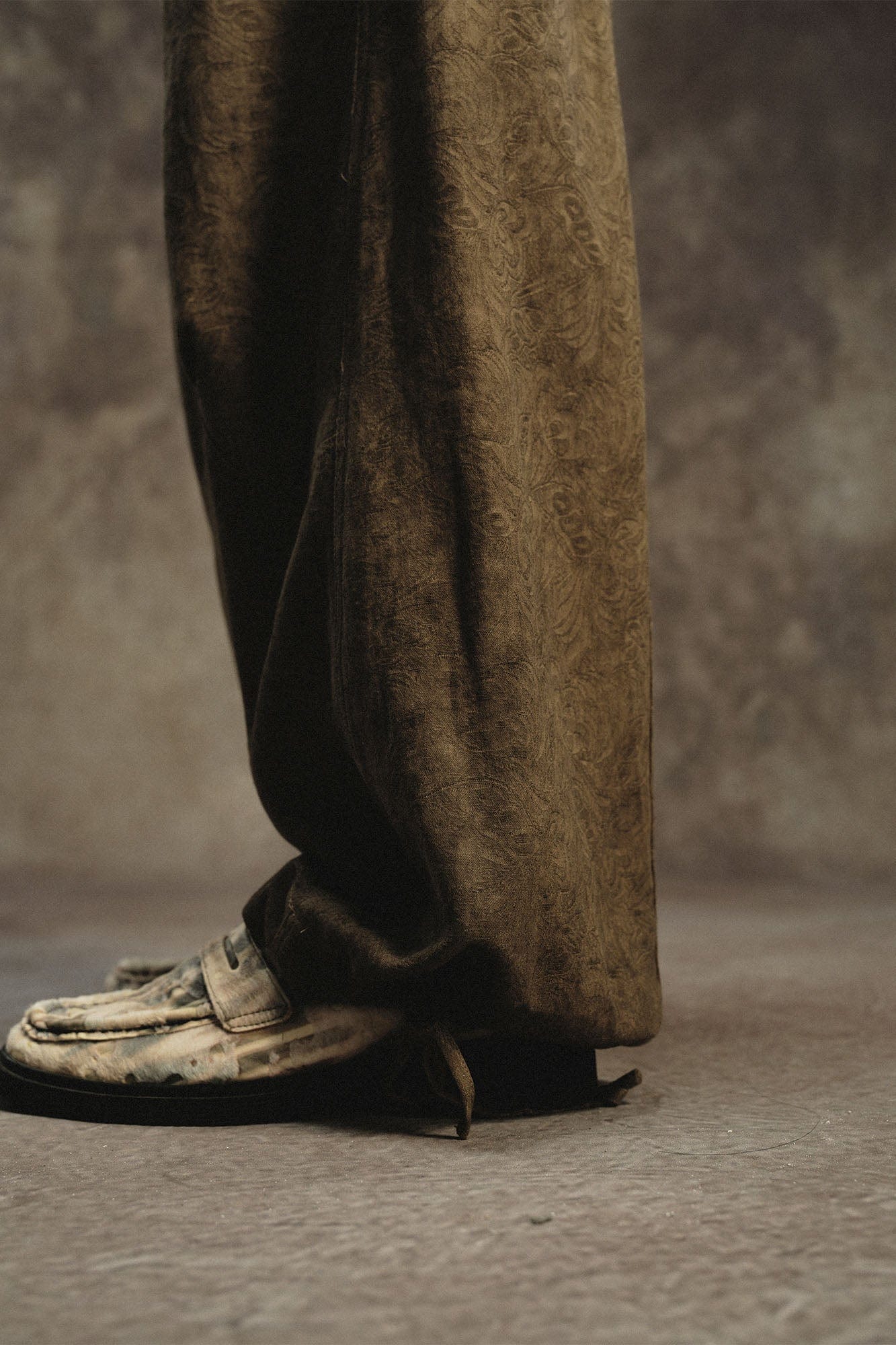 GONGHE REPUB Acanthus Linen Drawstring Pleated Wide-Leg Trousers, premium urban and streetwear designers apparel on PROJECTISR.com, GONGHE REPUB