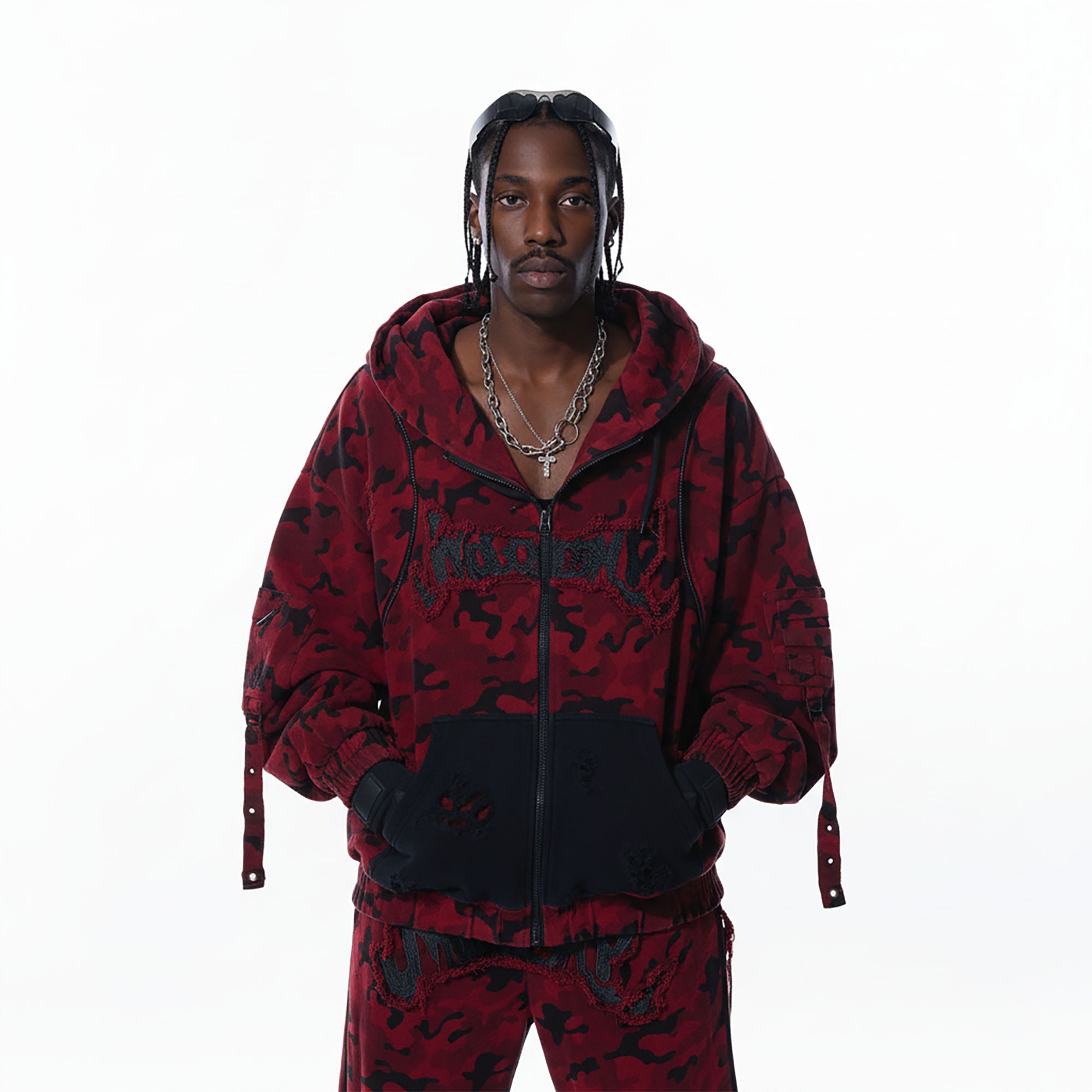 MOGONGSHE Camo Frayed LOGO Patch Hooded Jacket