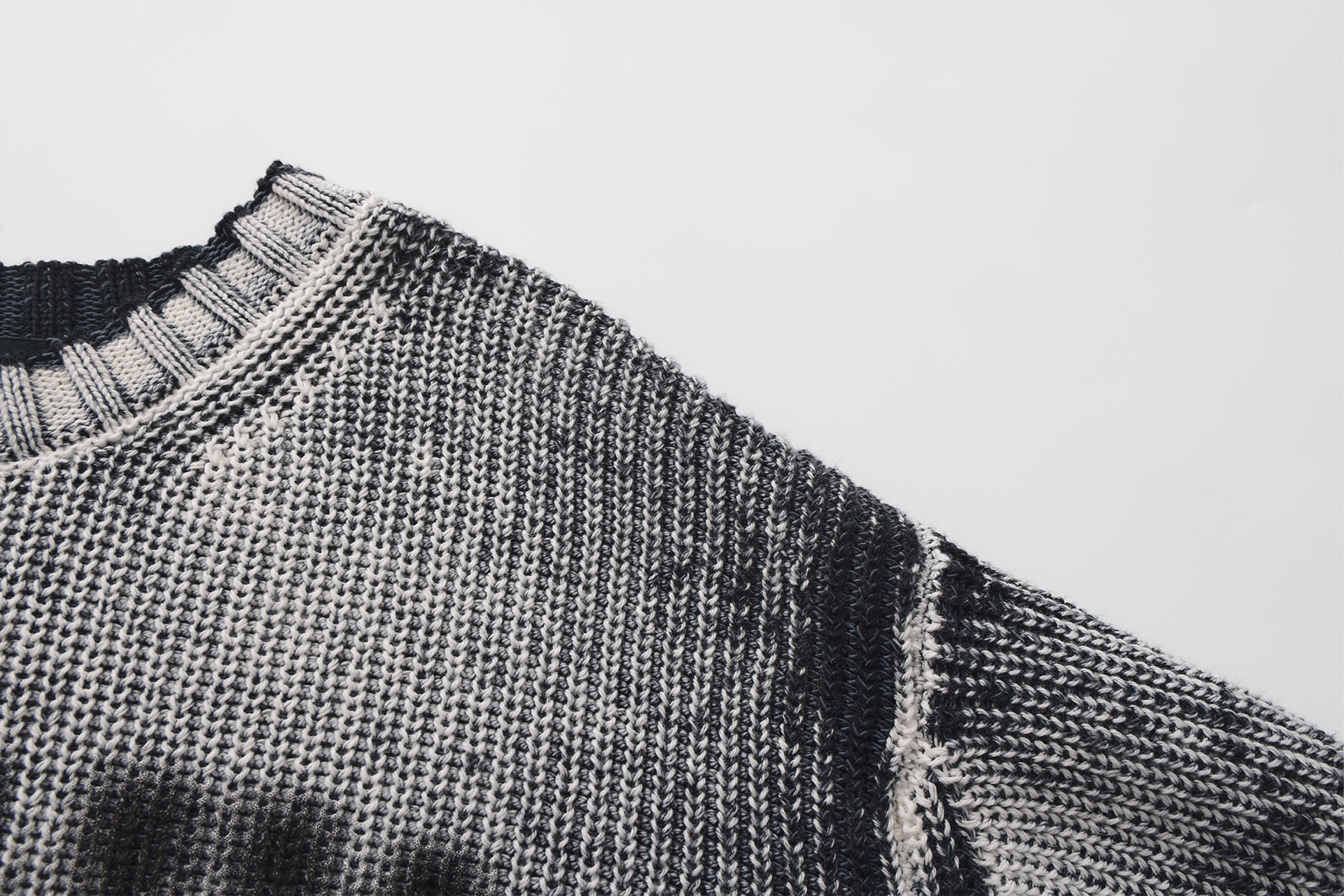 VANN VALRENCE Washed Distressed LOGO Sweater
