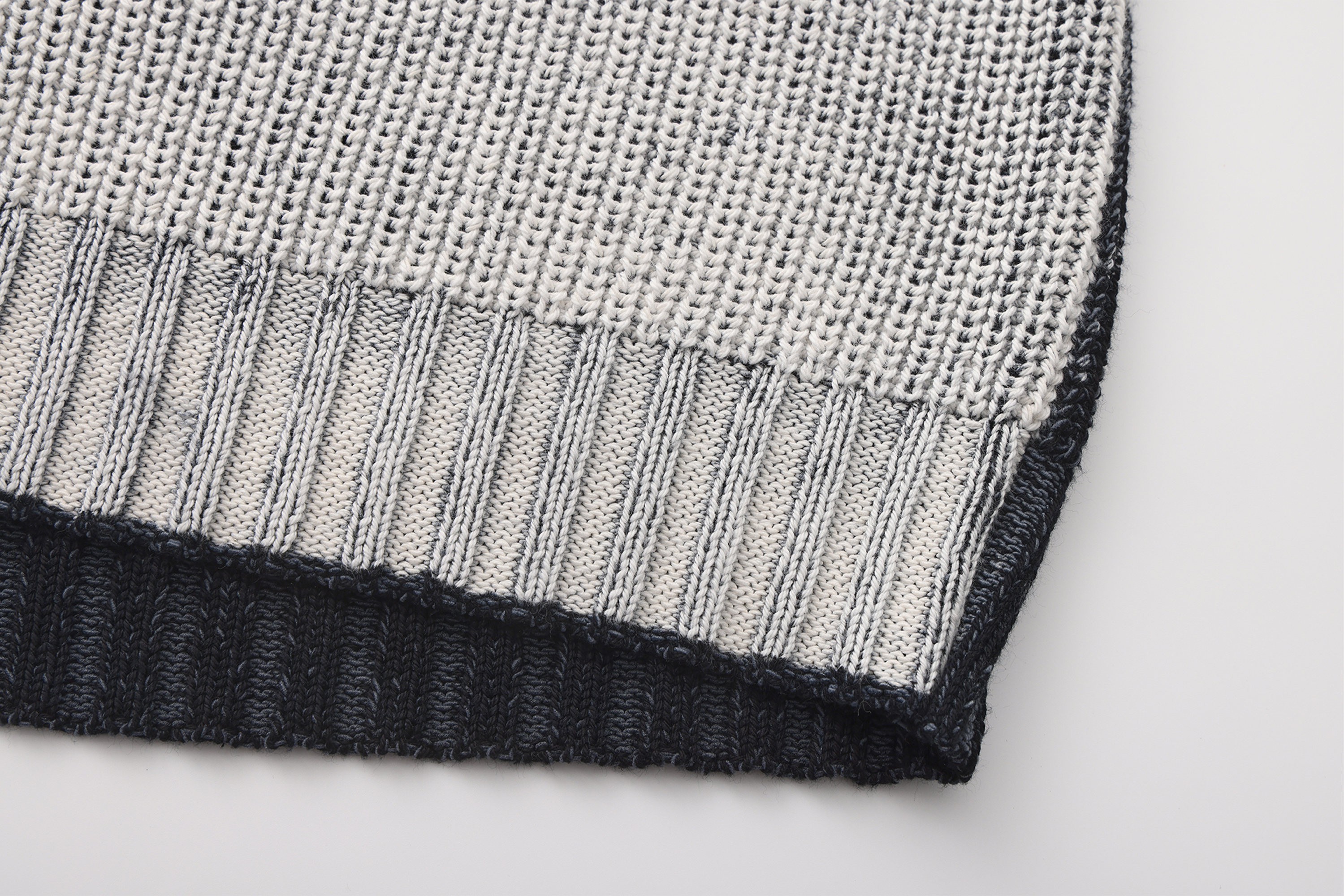 VANN VALRENCE Washed Distressed LOGO Sweater
