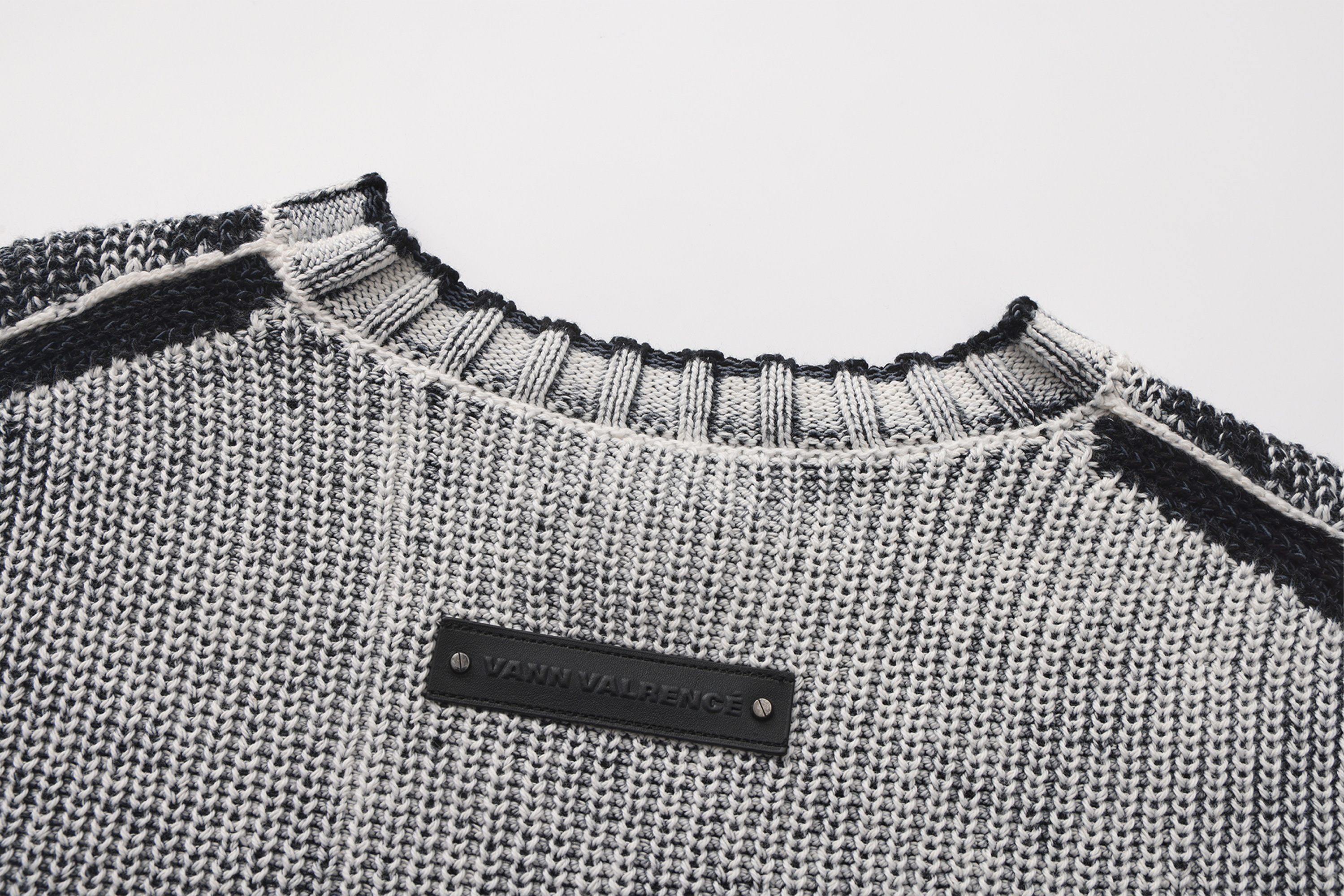 VANN VALRENCE Washed Distressed LOGO Sweater