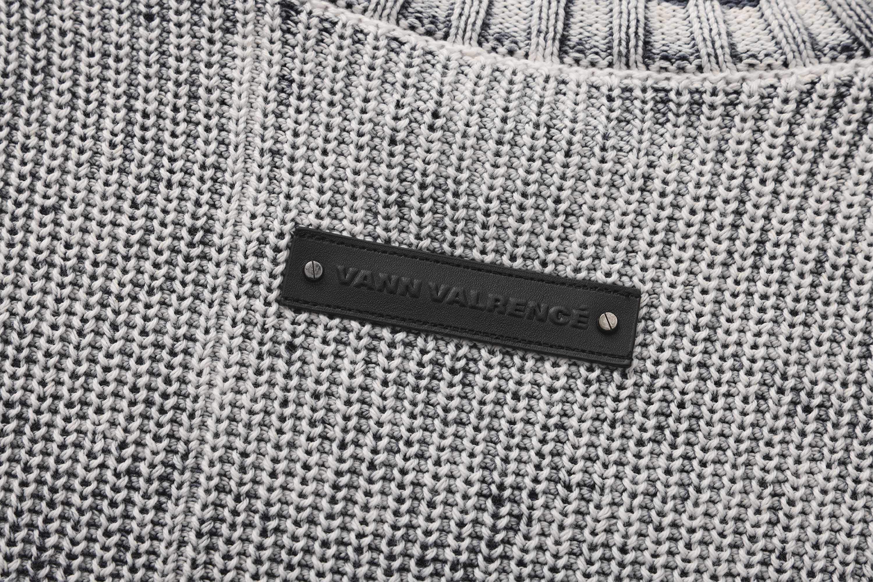 VANN VALRENCE Washed Distressed LOGO Sweater