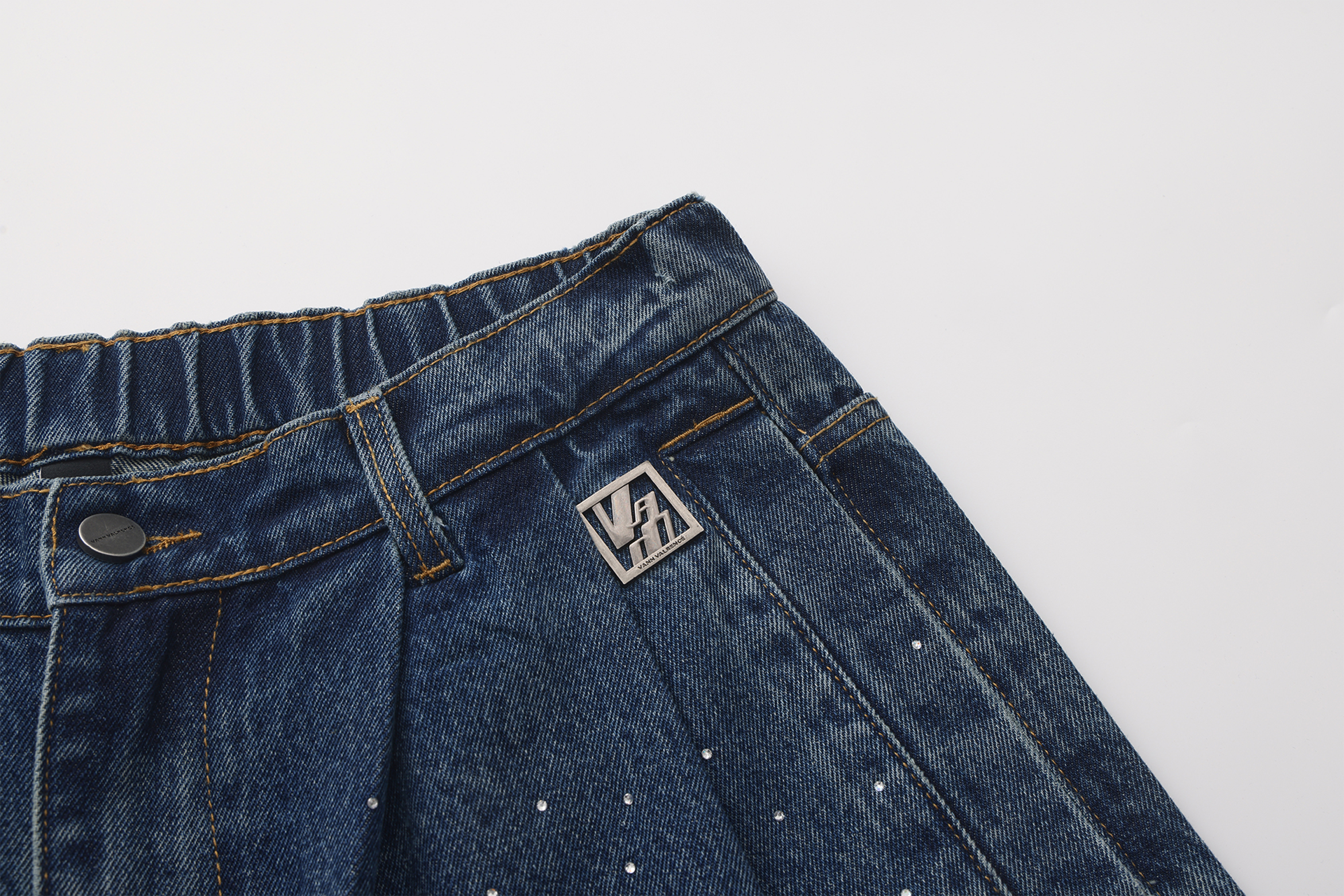VANN VALRENCE Washed Diamond Curved Wide-Leg Jeans