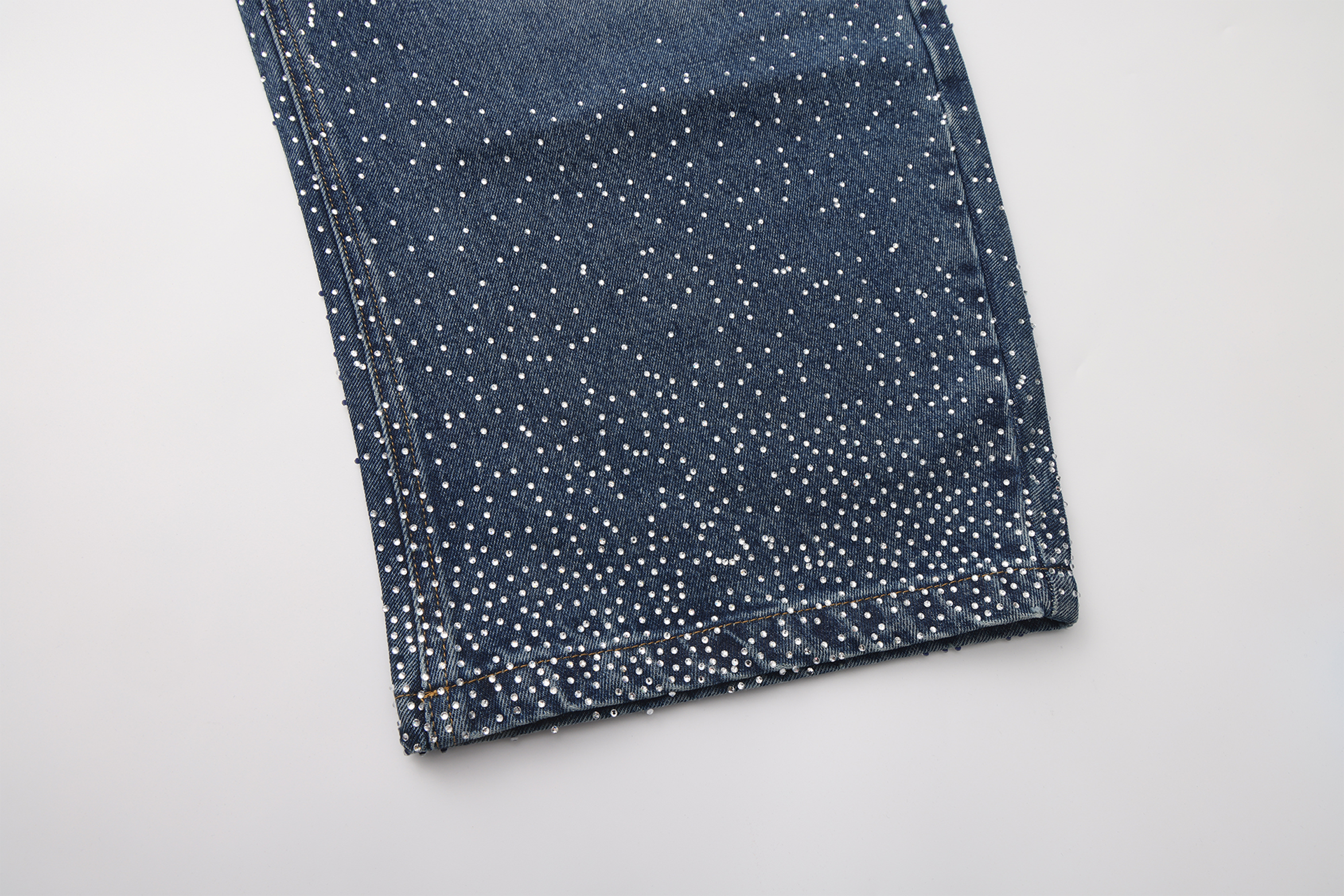 VANN VALRENCE Washed Diamond Curved Wide-Leg Jeans