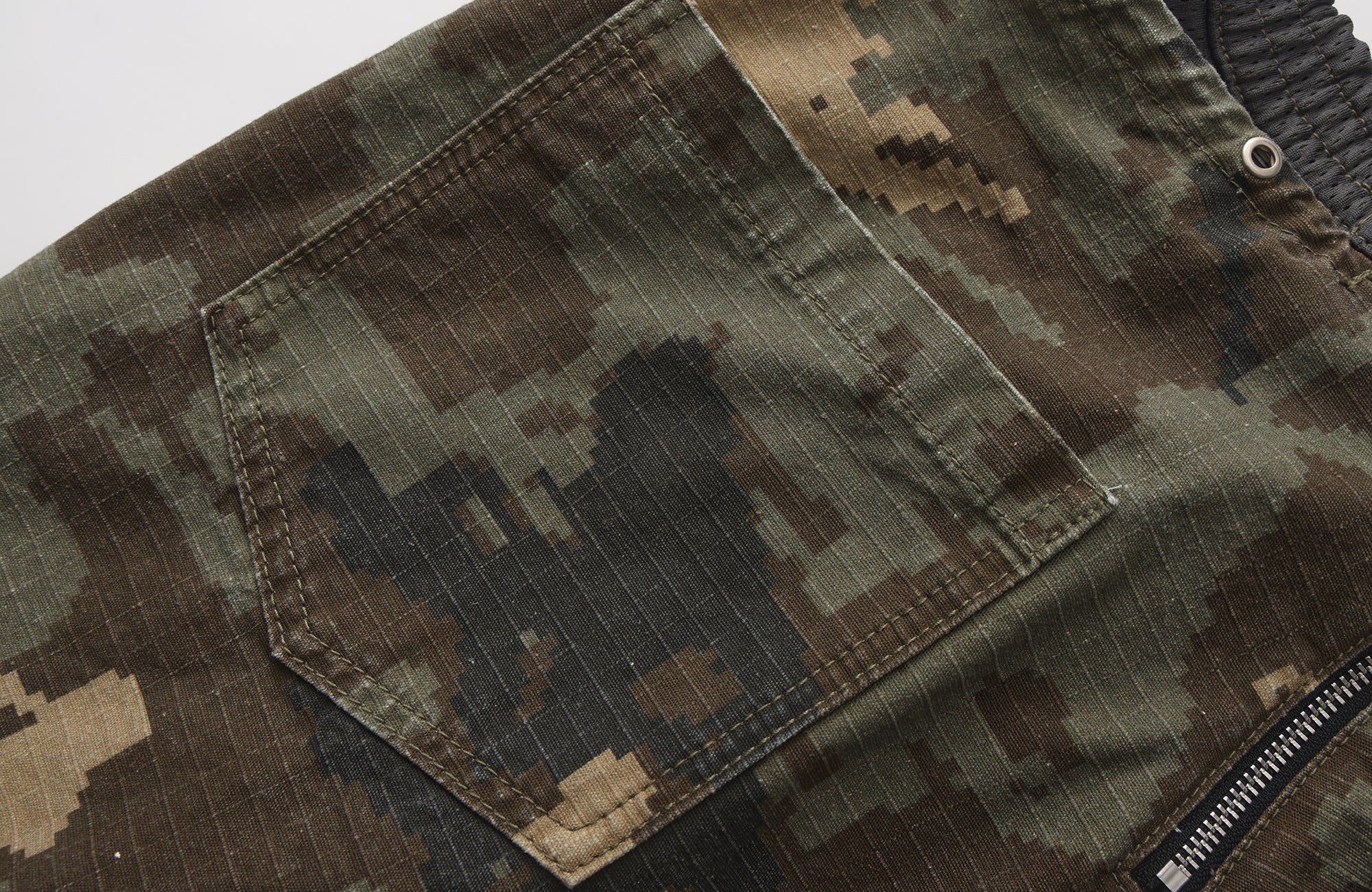 INTERRUPT Camo Back Zip Double-Layer Pants
