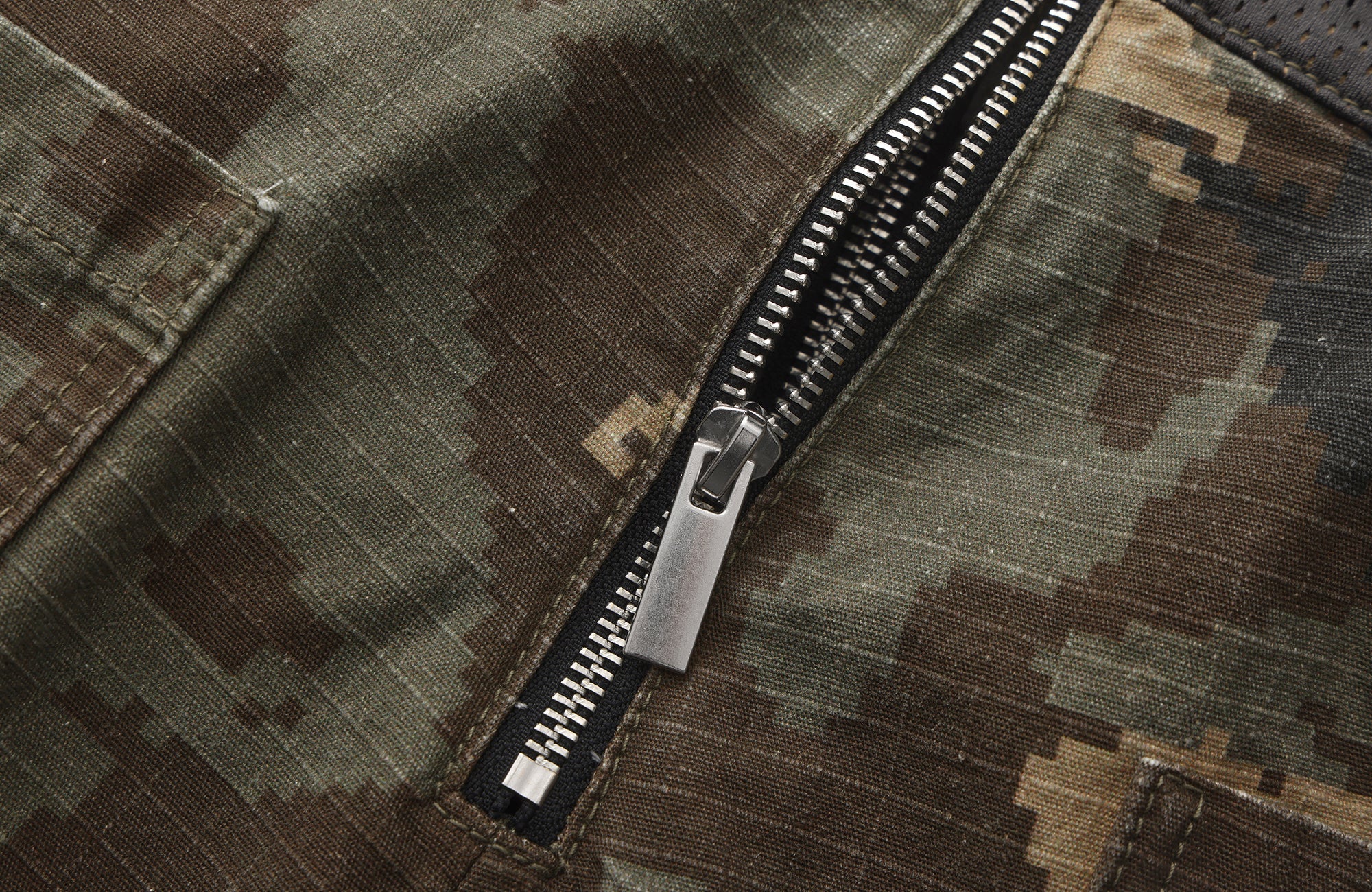 INTERRUPT Camo Back Zip Double-Layer Pants