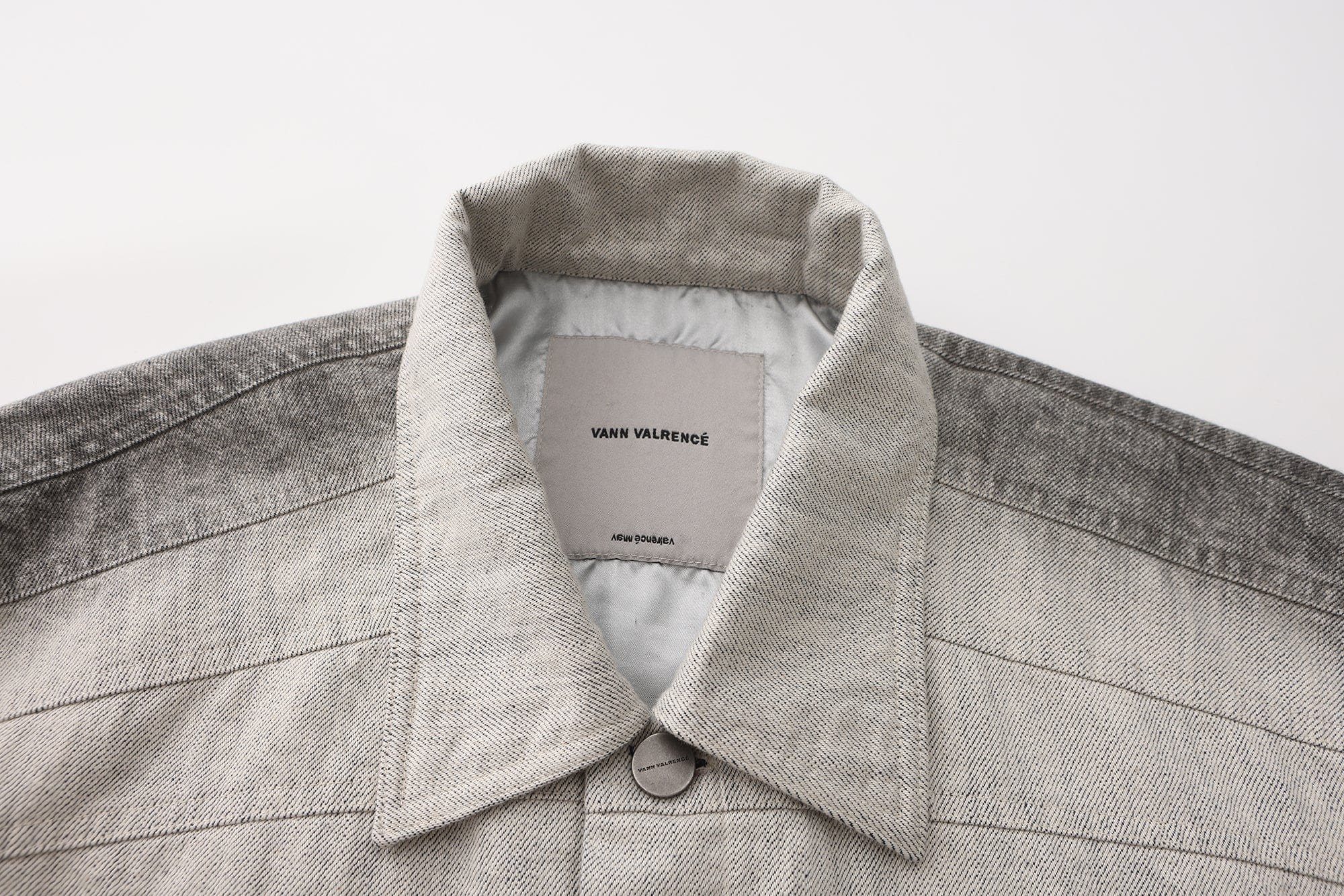 VANN VALRENCE Structured Panel Gradient Sleeve Washed Denim Jacket