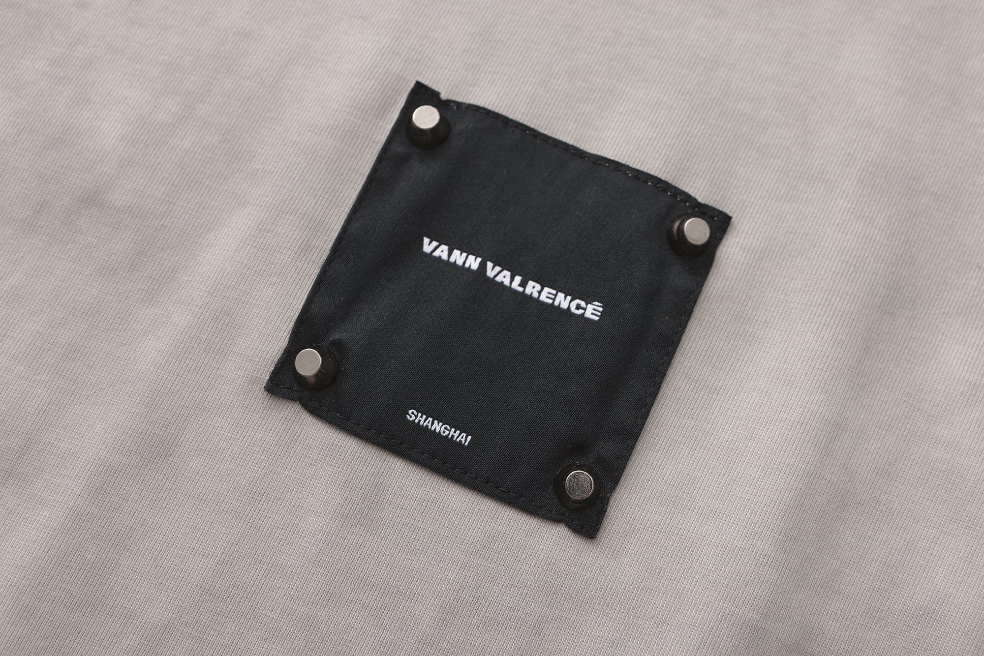 VANN VALRENCE Washed Studded Box Patch T-Shirt