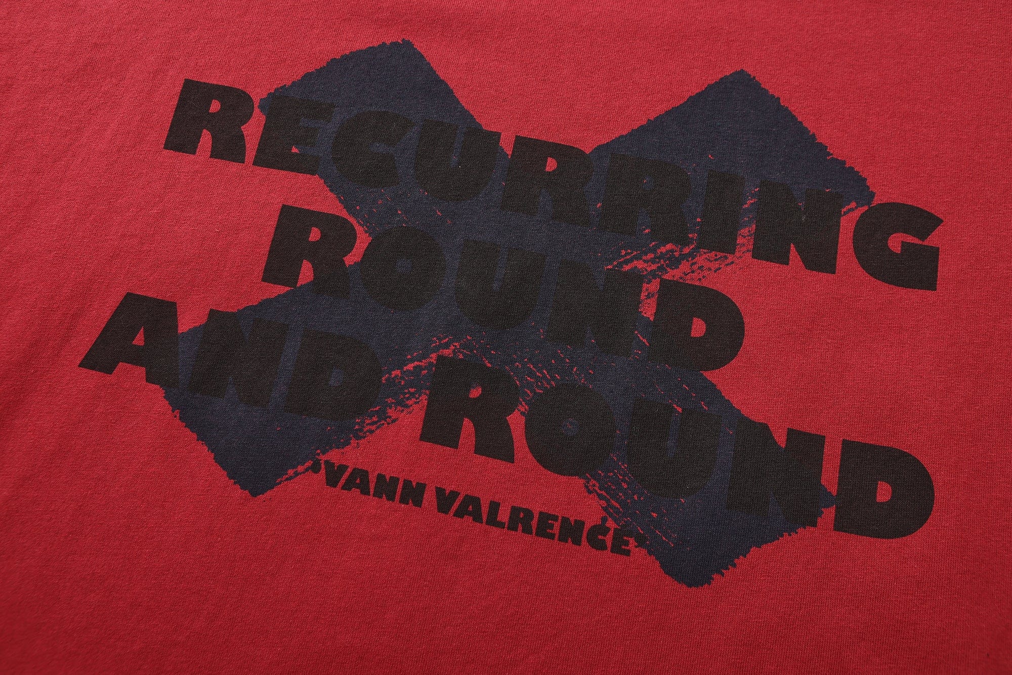 VANN VALRENCE Contrast Split Graphic T-Shirt