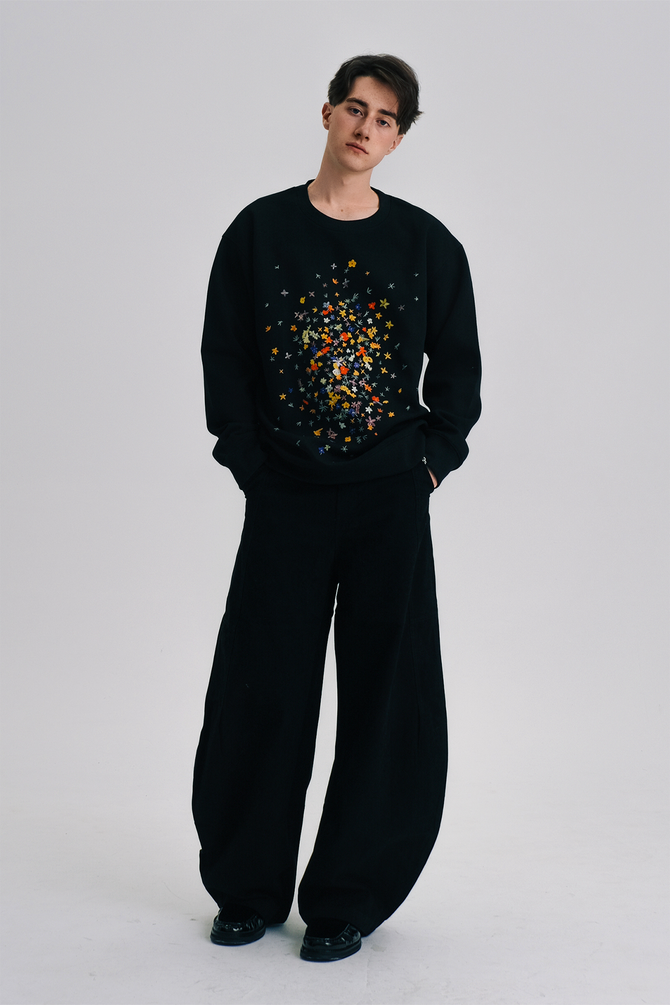 WIID Contrast Floral Graphic Crewneck Sweatshirt