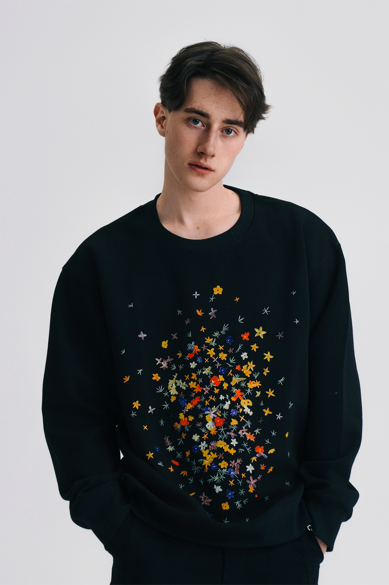WIID Contrast Floral Graphic Crewneck Sweatshirt