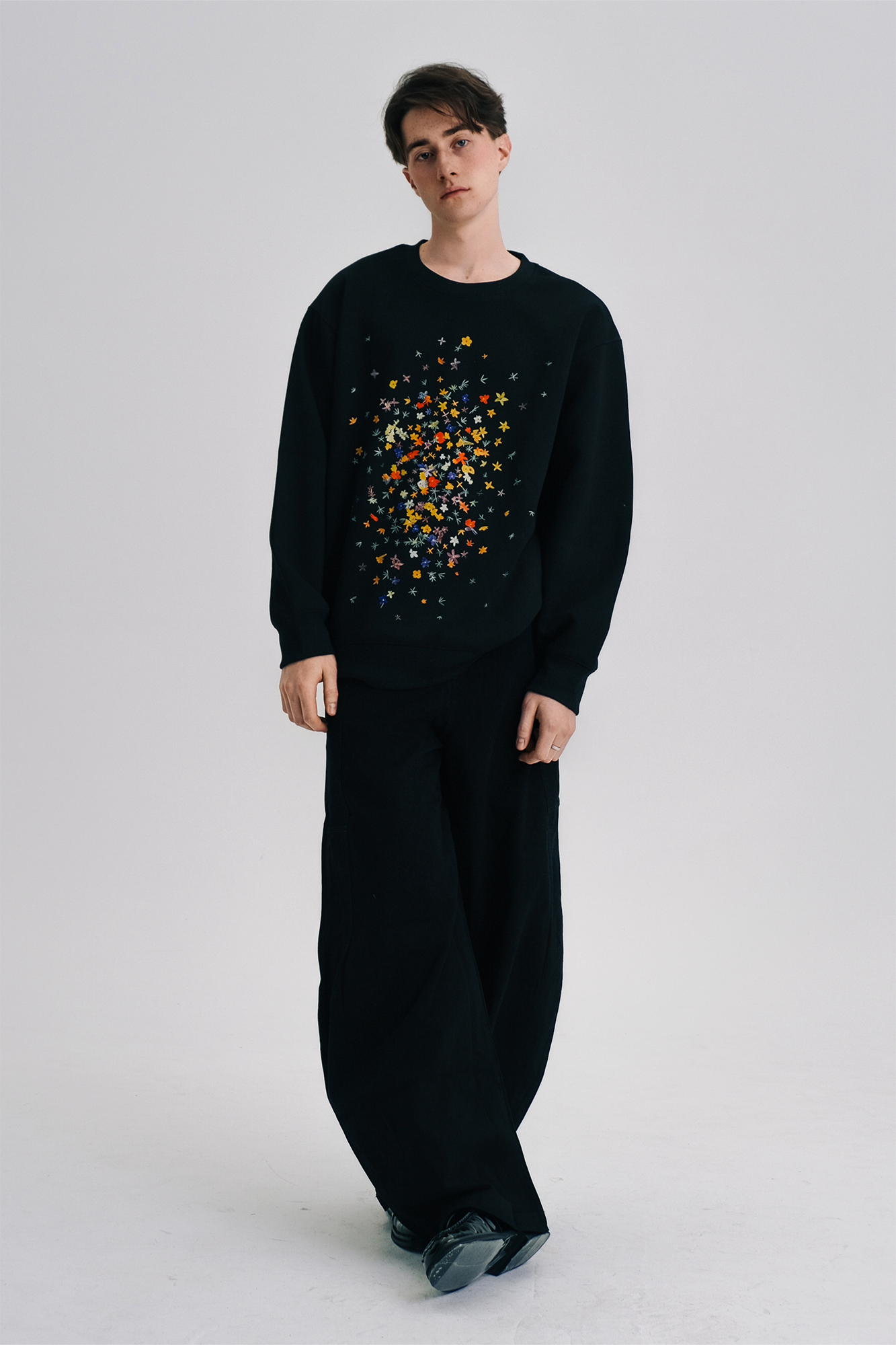 WIID Contrast Floral Graphic Crewneck Sweatshirt