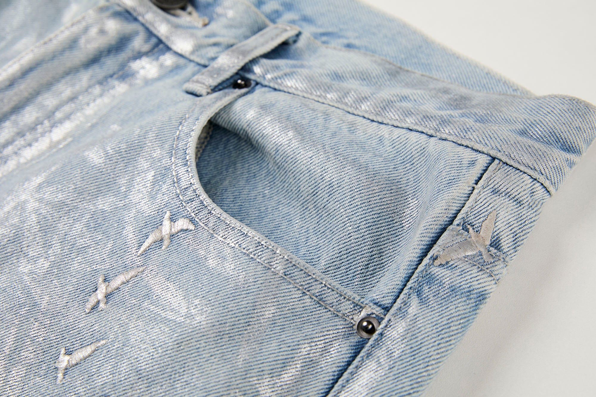 ORGANIC EMOTION Flying Bird Embroidered Washed Wide-Leg Jeans