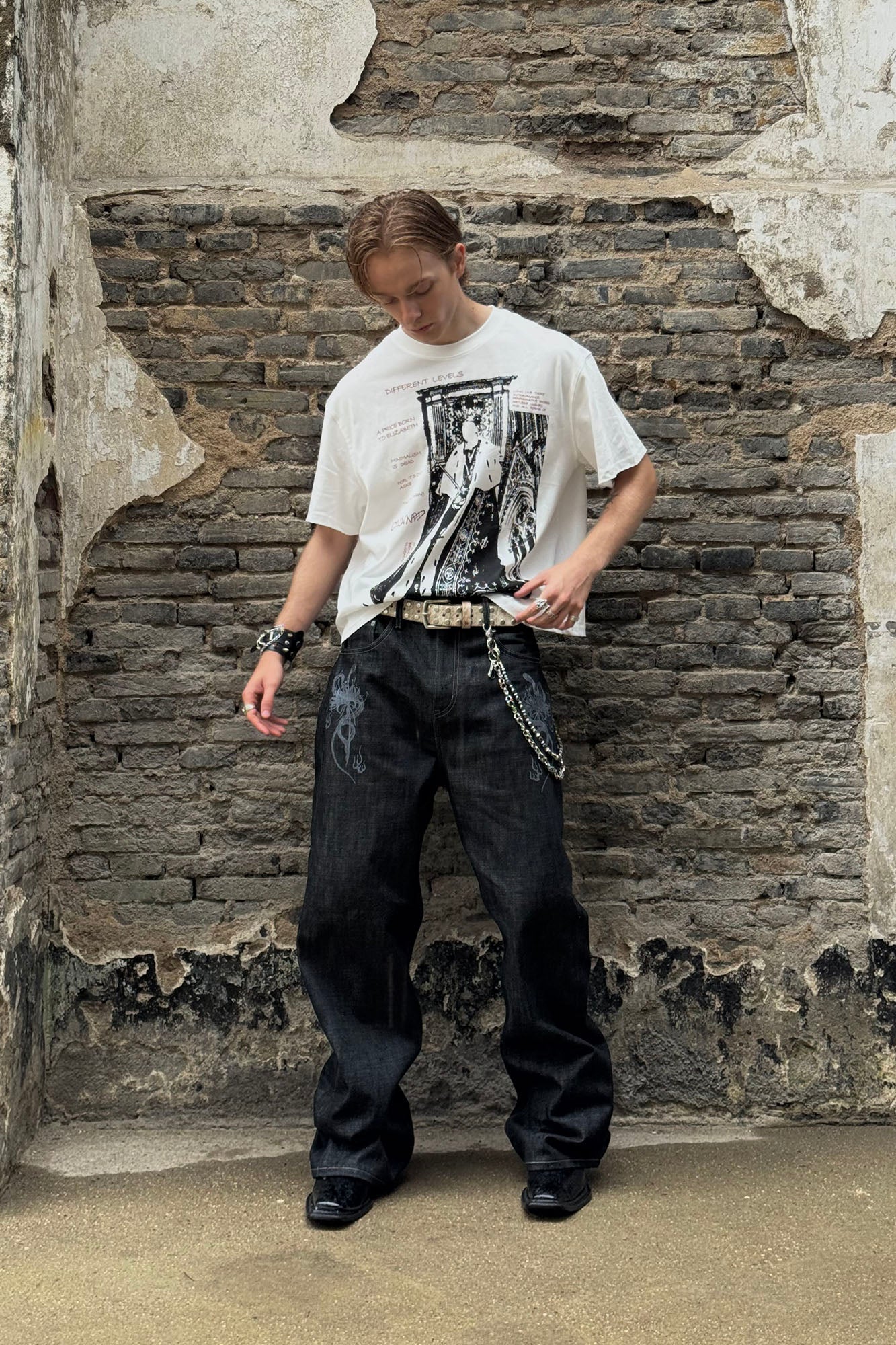 LUUUCAM Crowned King Graphic T-Shirt, premium urban and streetwear designers apparel on PROJECTISR.com, LUUUCAM