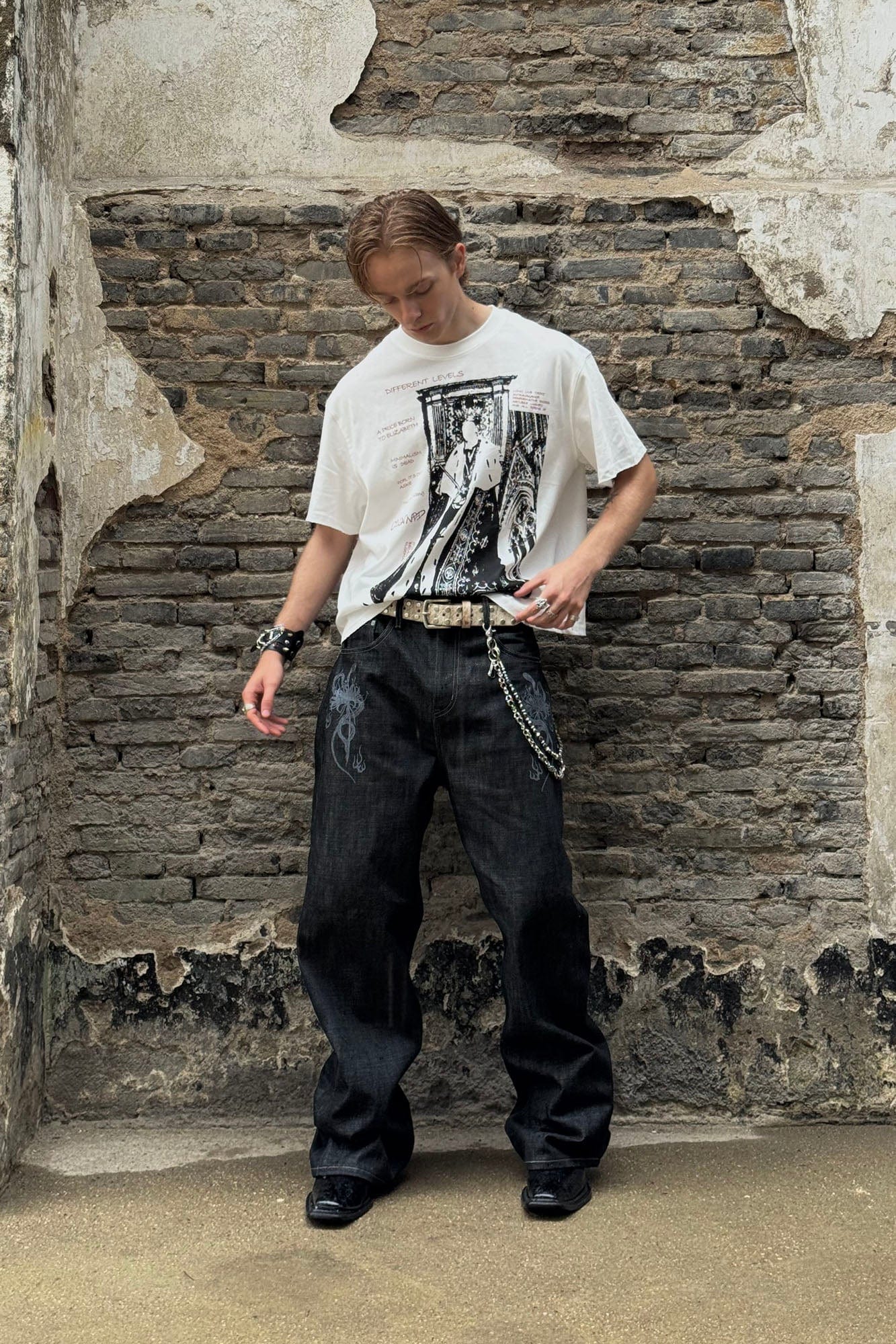 LUUUCAM Crowned King Graphic T-Shirt, premium urban and streetwear designers apparel on PROJECTISR.com, LUUUCAM