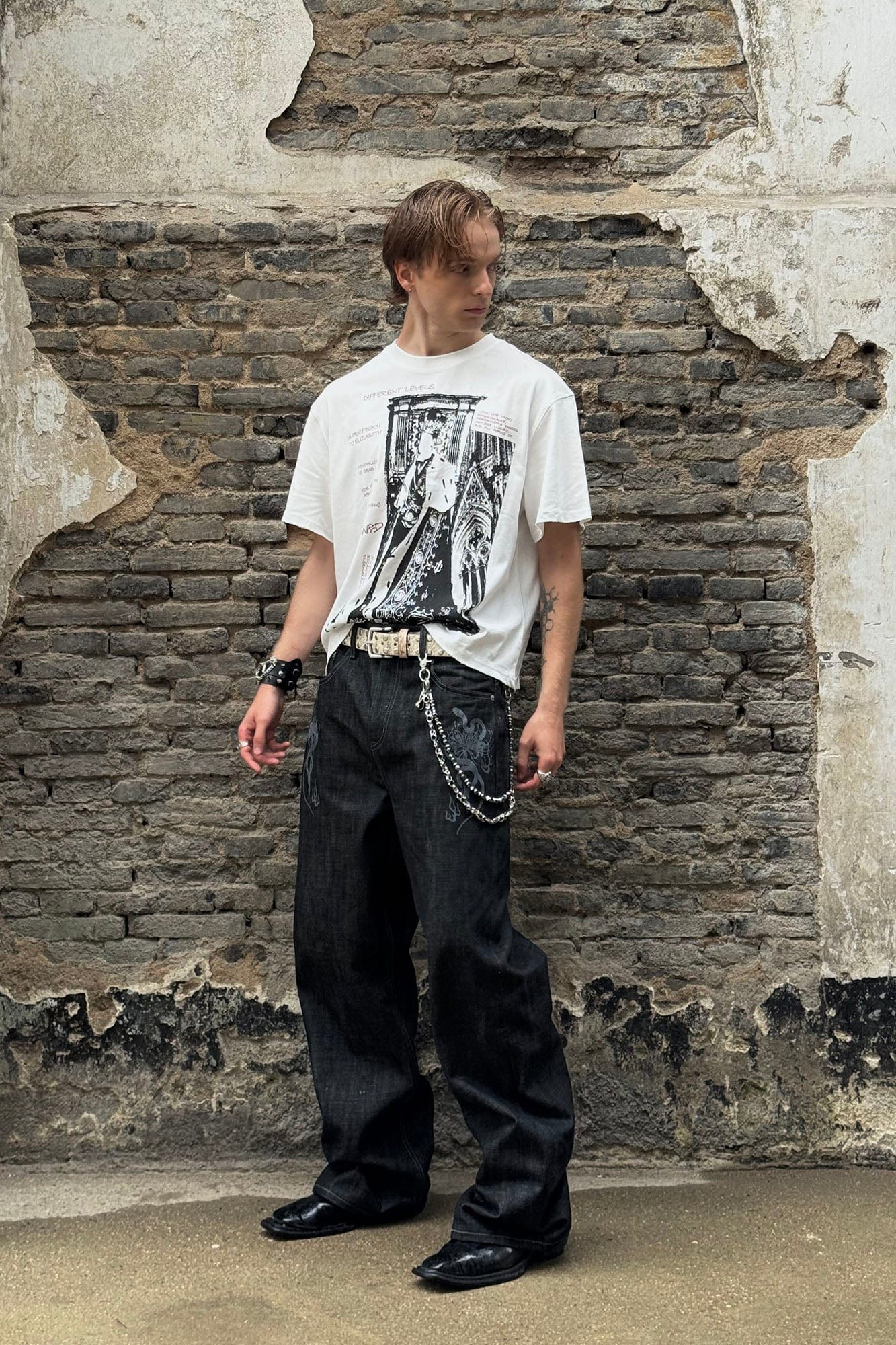 LUUUCAM Crowned King Graphic T-Shirt, premium urban and streetwear designers apparel on PROJECTISR.com, LUUUCAM