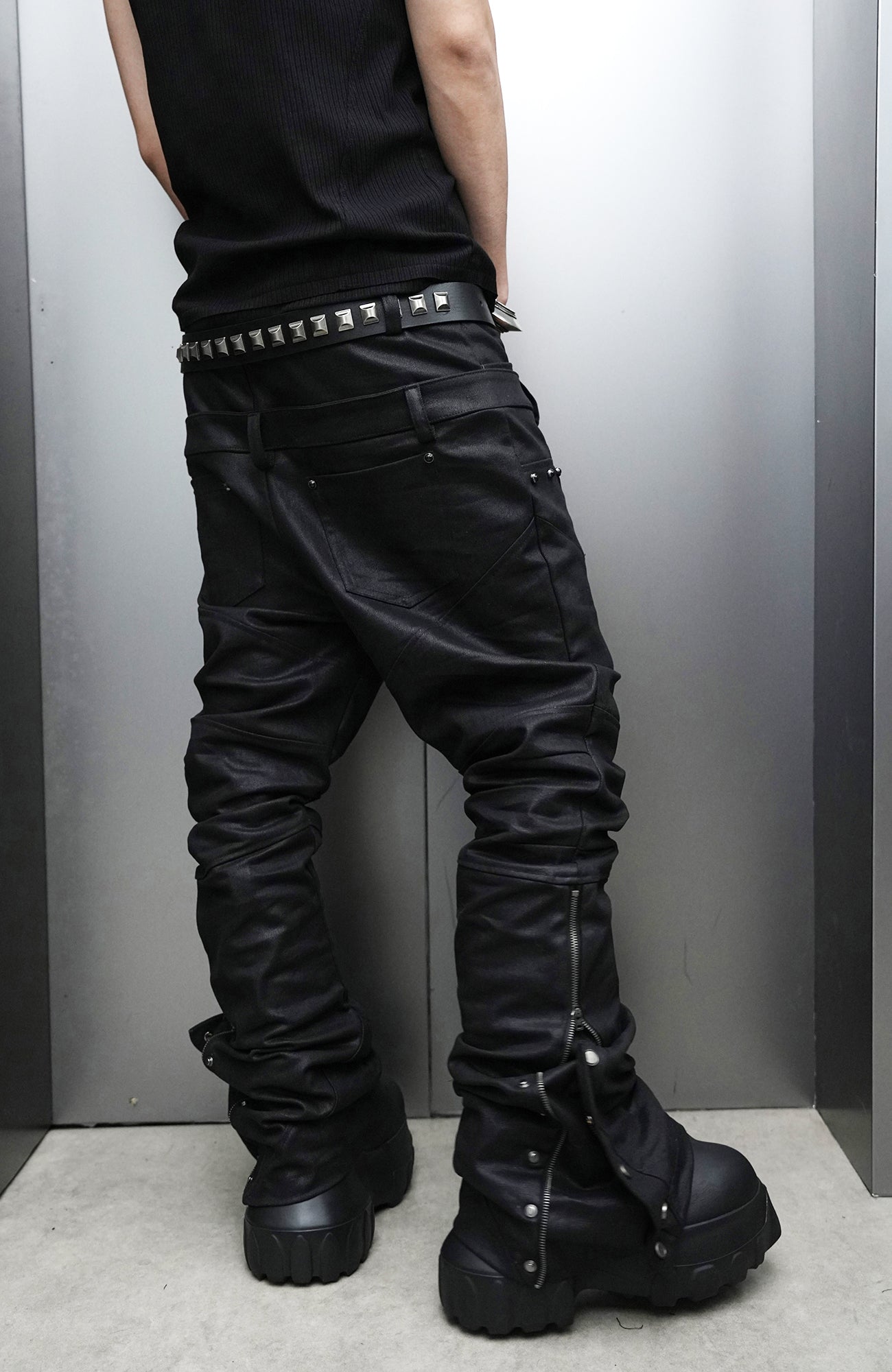 SSIN7 Star Buckle Studded Leather Belt