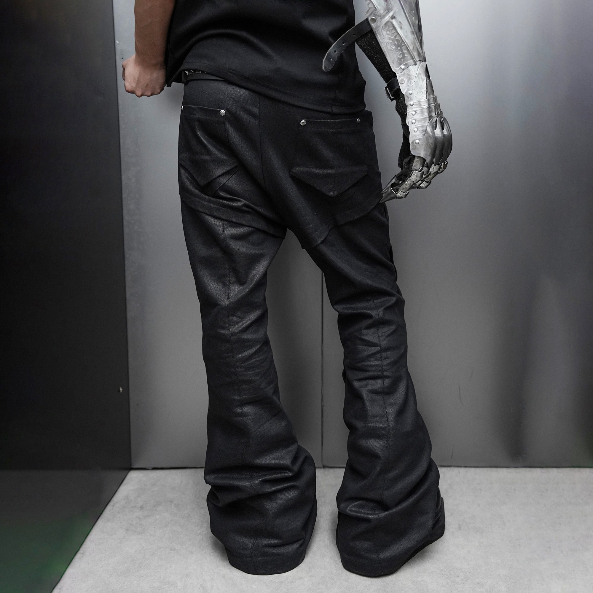 SSIN7 Shapeable Armored Waxed Flared Jeans
