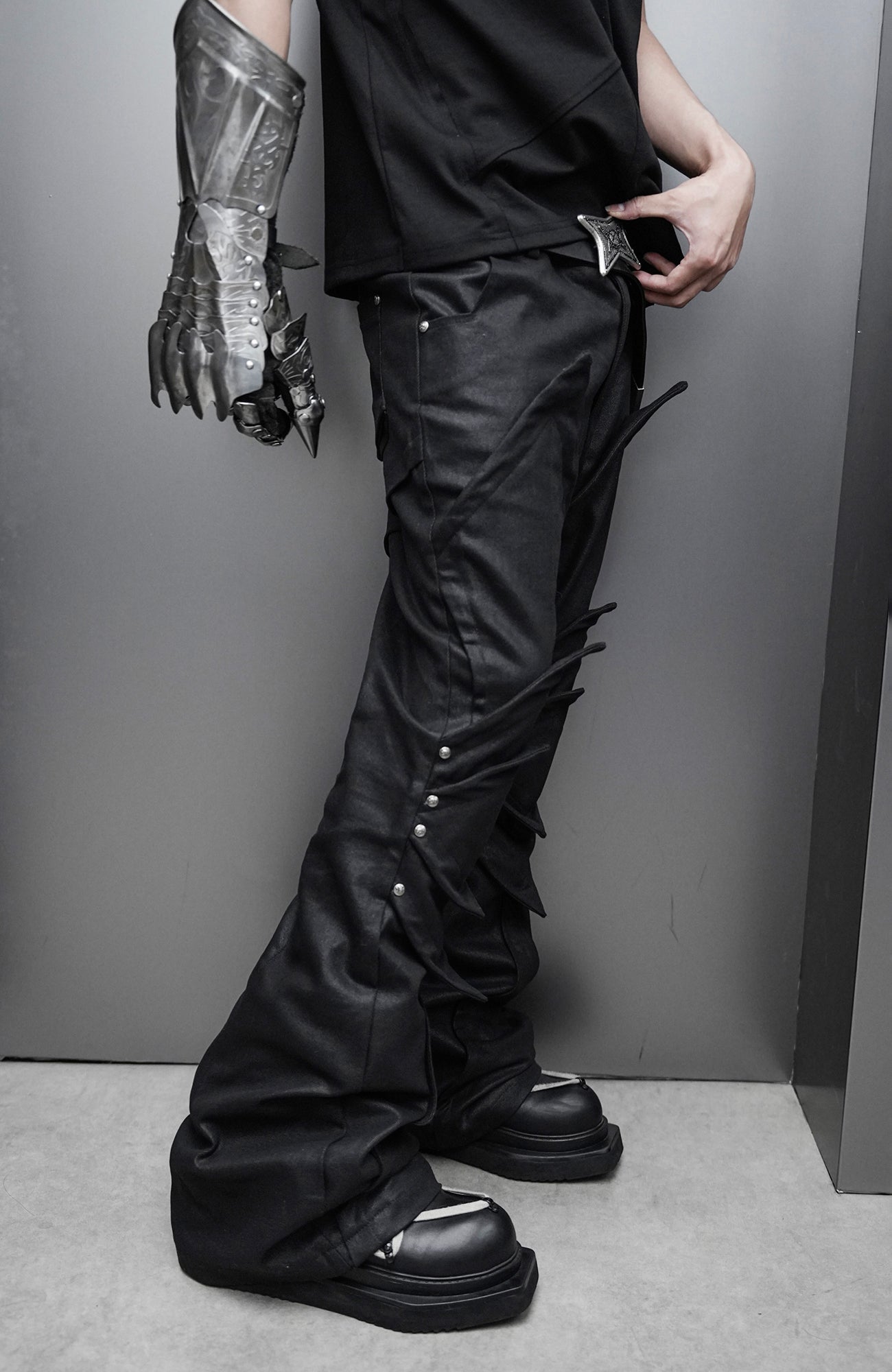 SSIN7 Shapeable Armored Waxed Flared Jeans