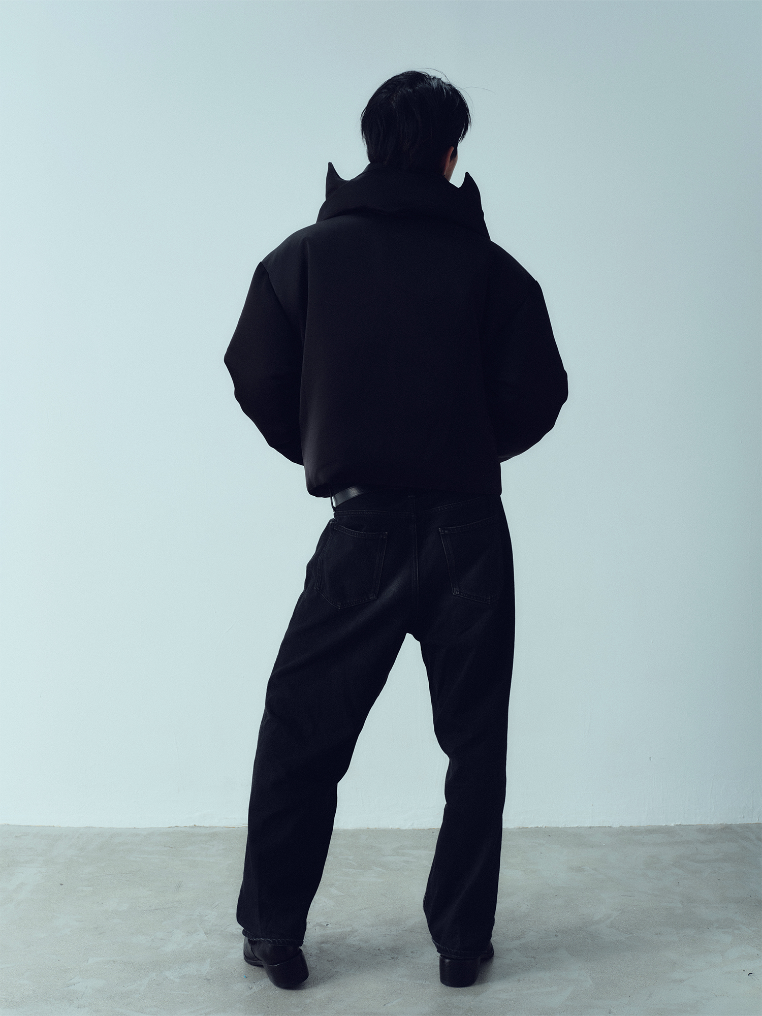 KADAKADA Devil Horn Glossy Down Cropped Puffer