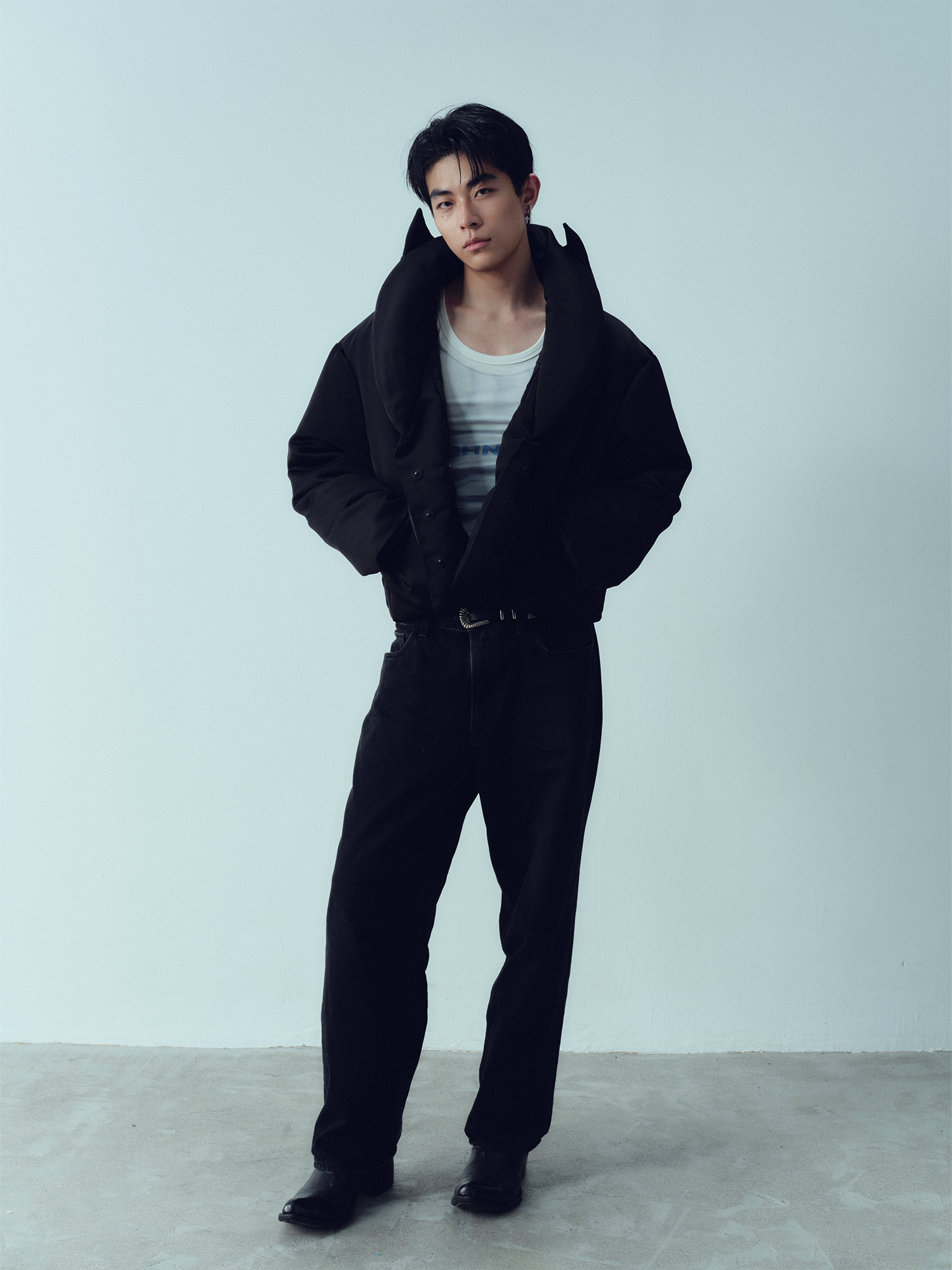 KADAKADA Devil Horn Glossy Down Cropped Puffer