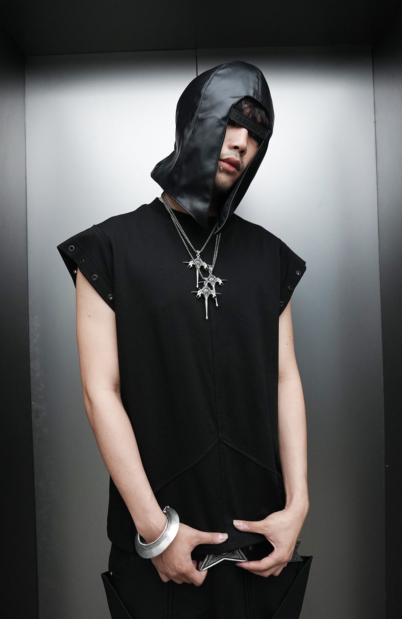 SSIN7 Thorn Cross Pendant Necklace