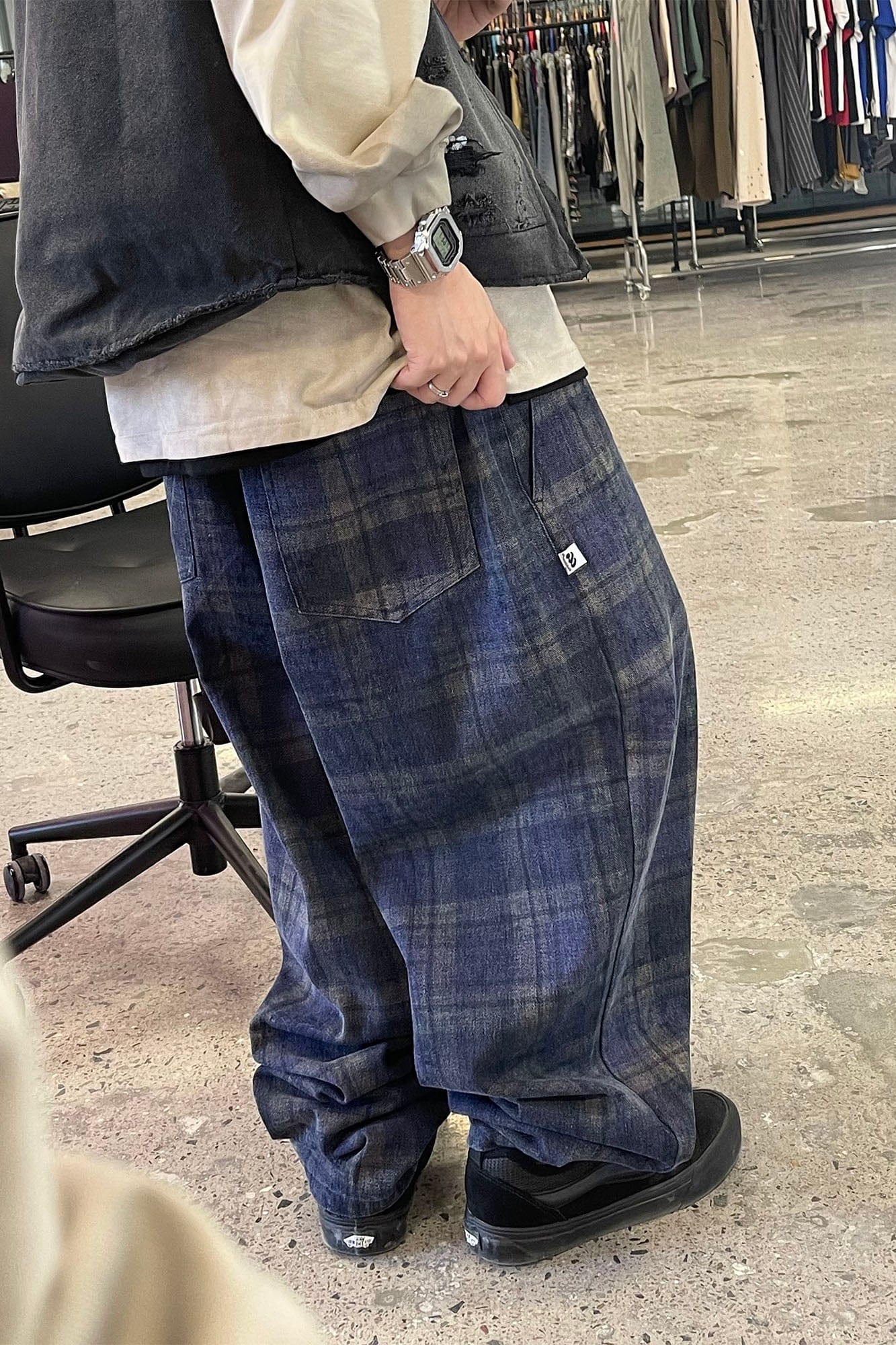 ME DA IGUAL Plaid Tapered Pants, premium urban and streetwear designers apparel on PROJECTISR.com, ME DA IGUAL