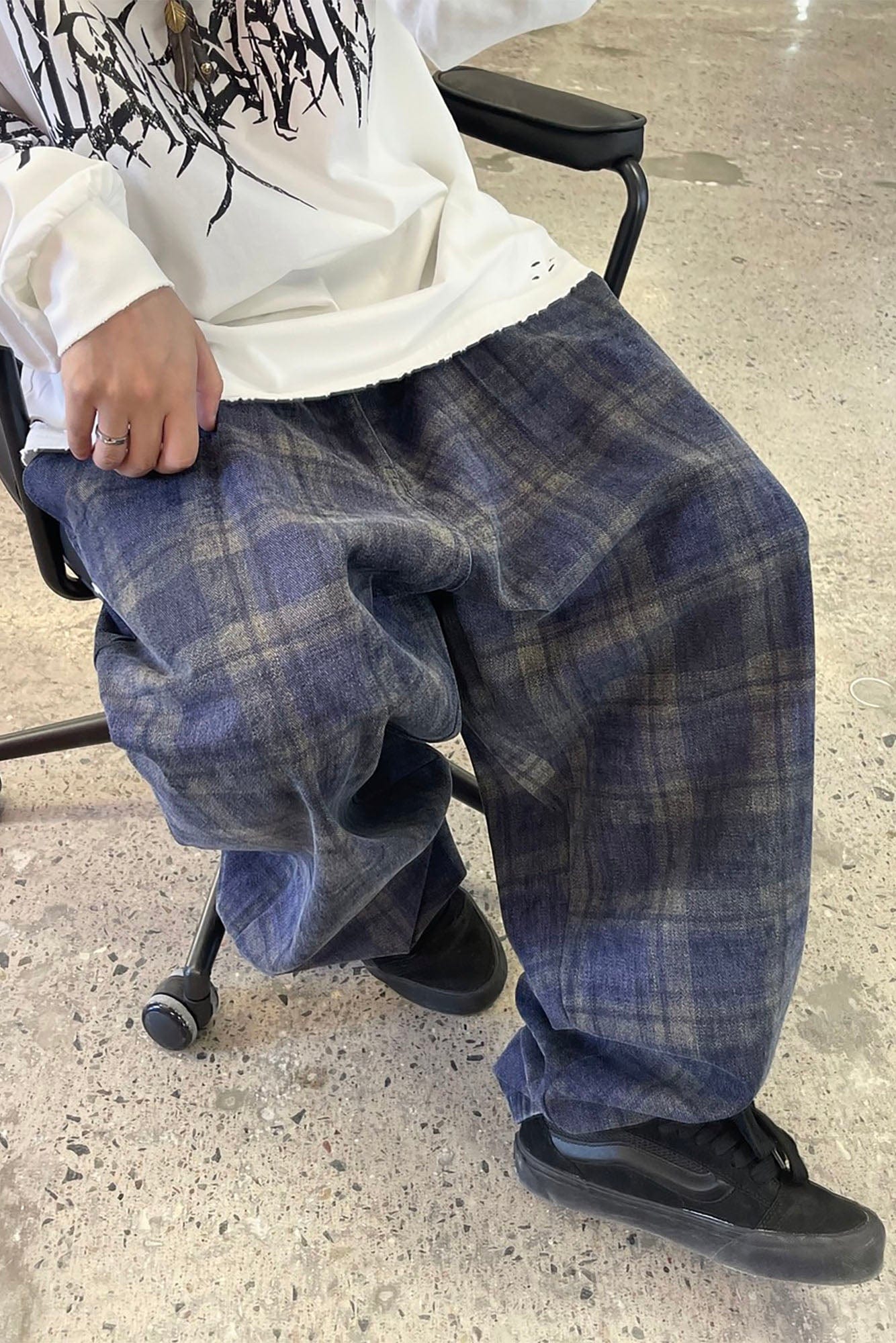 ME DA IGUAL Plaid Tapered Pants, premium urban and streetwear designers apparel on PROJECTISR.com, ME DA IGUAL