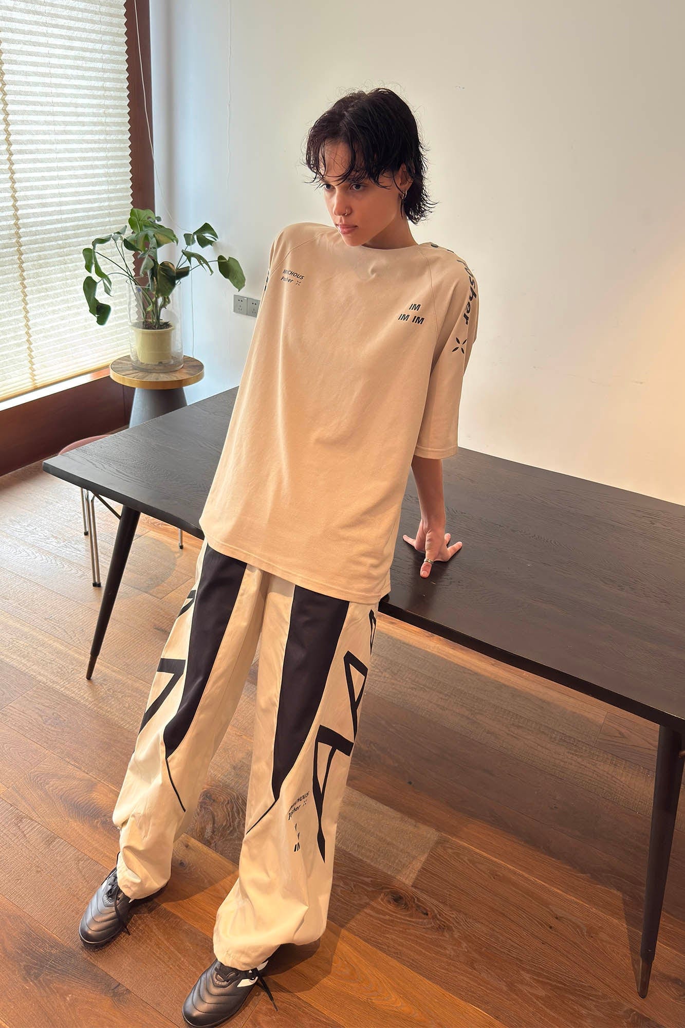 MIICHOUS Geometric Arrow Graphic Raglan T-Shirt