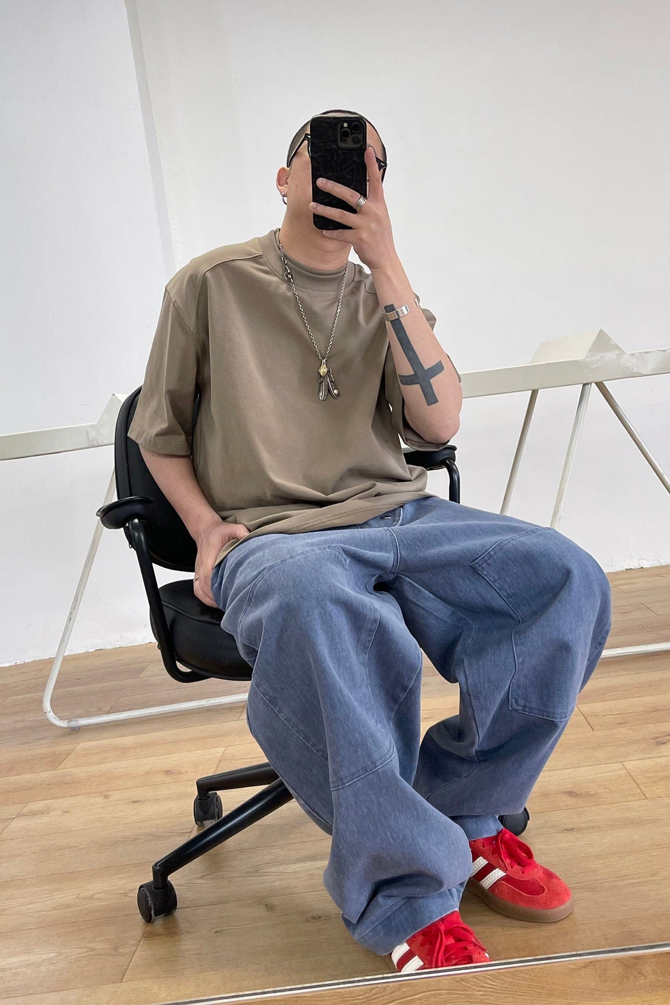 ME DA IGUAL Asymmetrical Snap Wide-Leg Cargo Jeans, premium urban and streetwear designers apparel on PROJECTISR.com, ME DA IGUAL