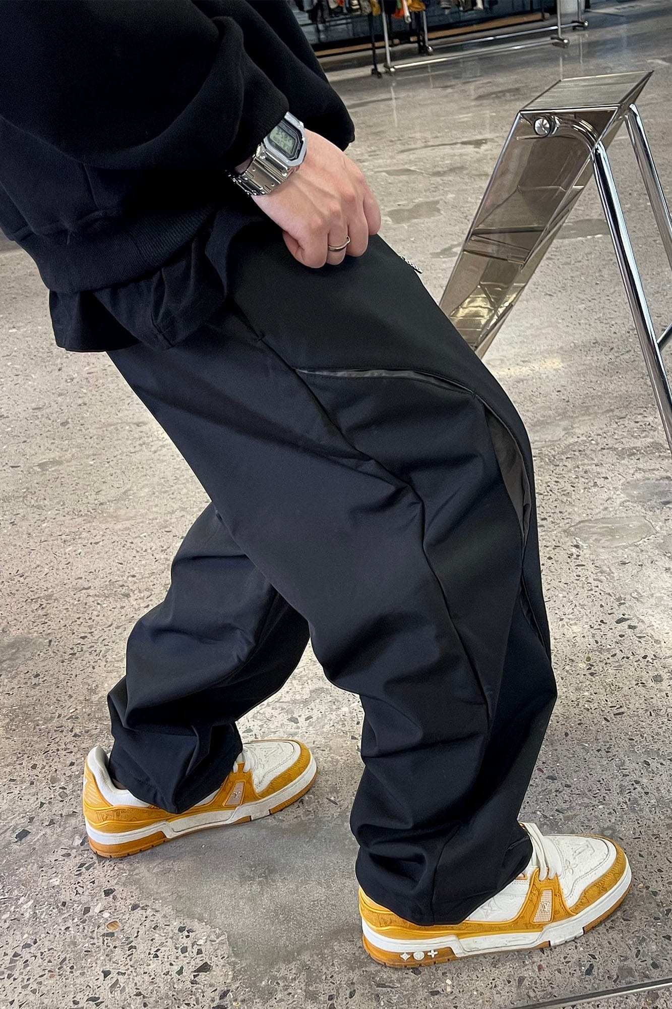 ME DA IGUAL Fleece-Lined Paneled Drawstring Pants, premium urban and streetwear designers apparel on PROJECTISR.com, ME DA IGUAL