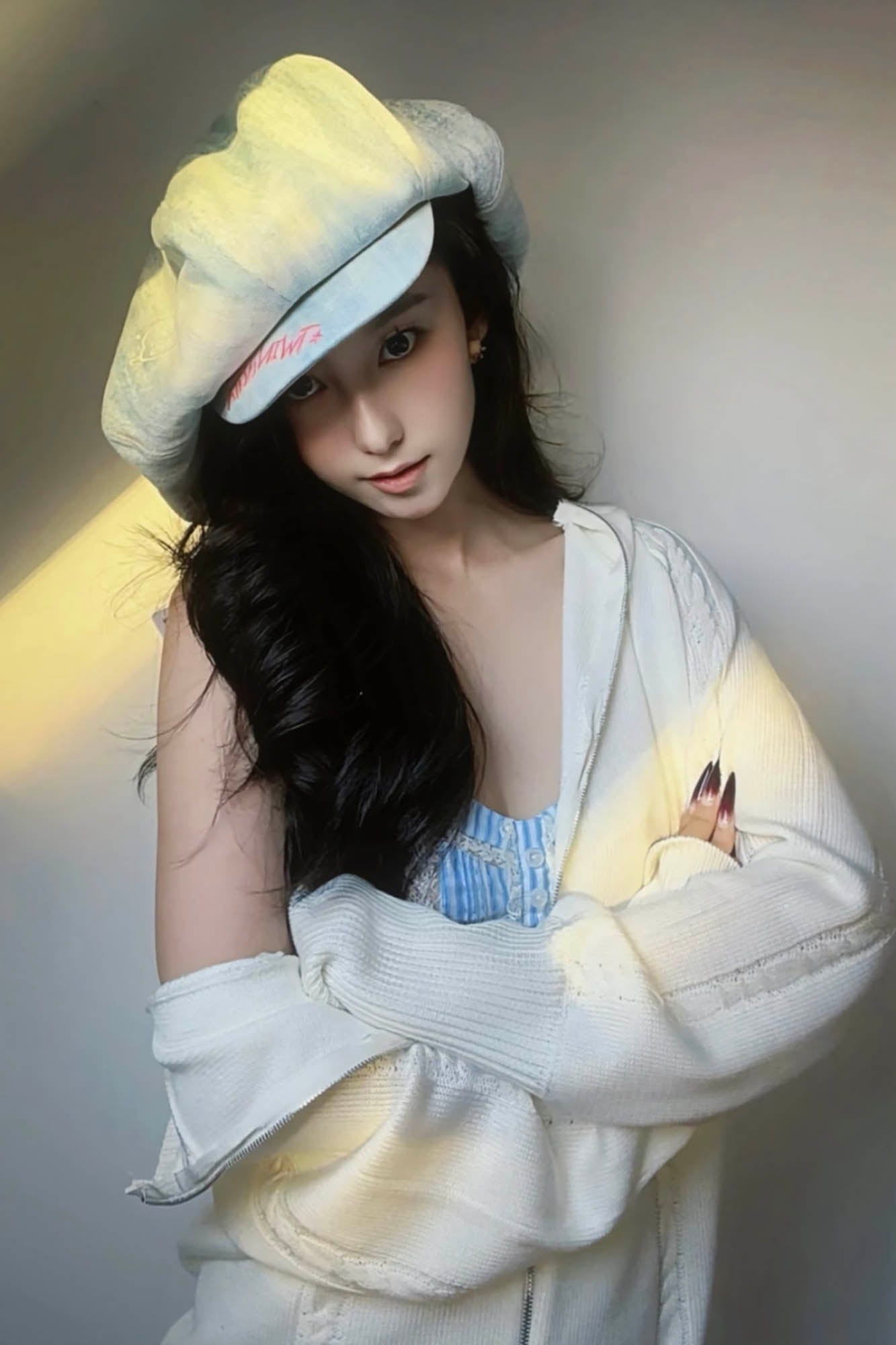 TWINBUTA Washed Embroidered Denim Newsboy Cap