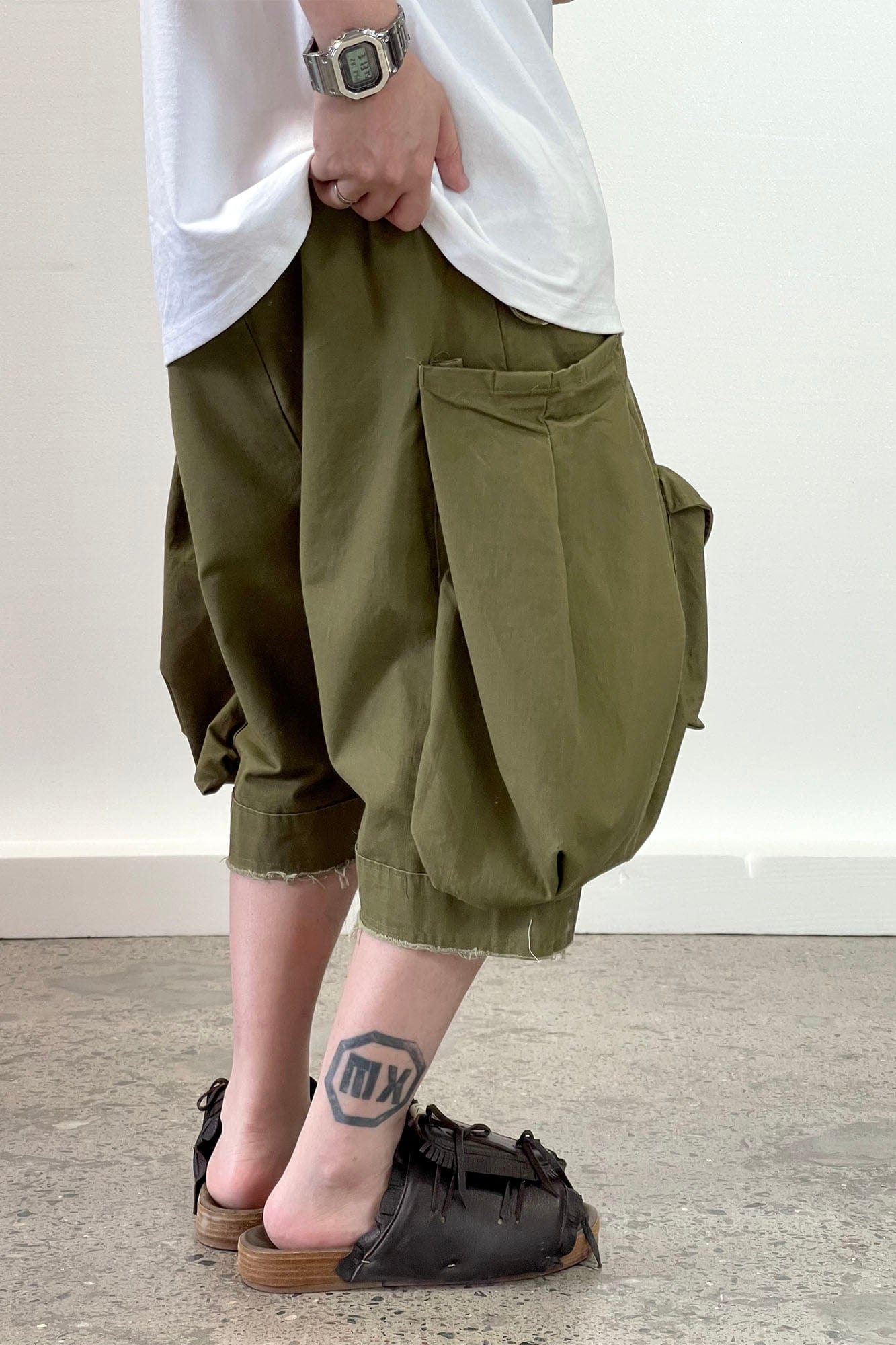 ME DA IGUAL Multi-Pocket Raw Hem Utility Balloon Shorts, premium urban and streetwear designers apparel on PROJECTISR.com, ME DA IGUAL