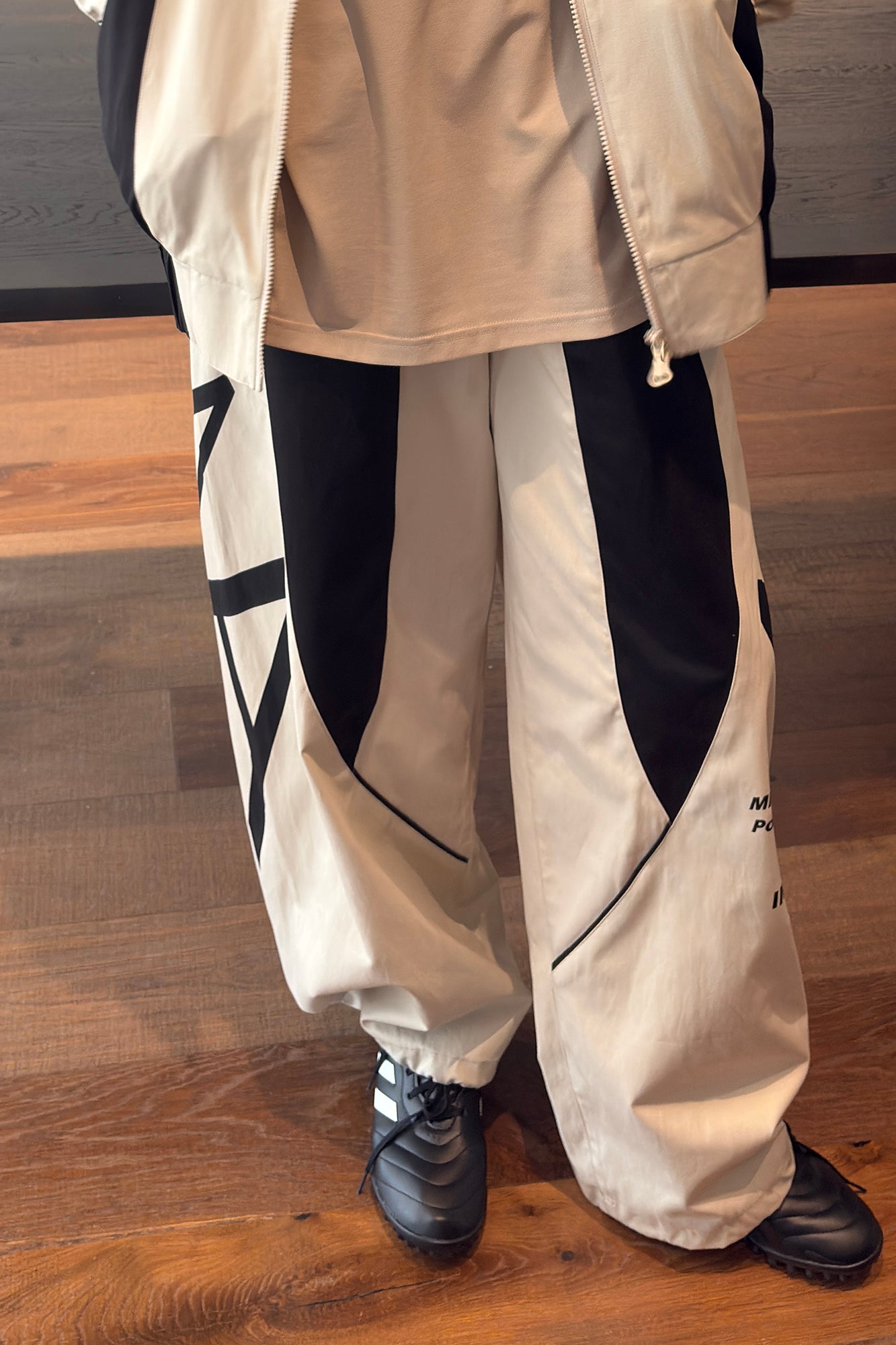 MIICHOUS Contrast Panel 3A Graphic Drawstring-Hem Track Pants