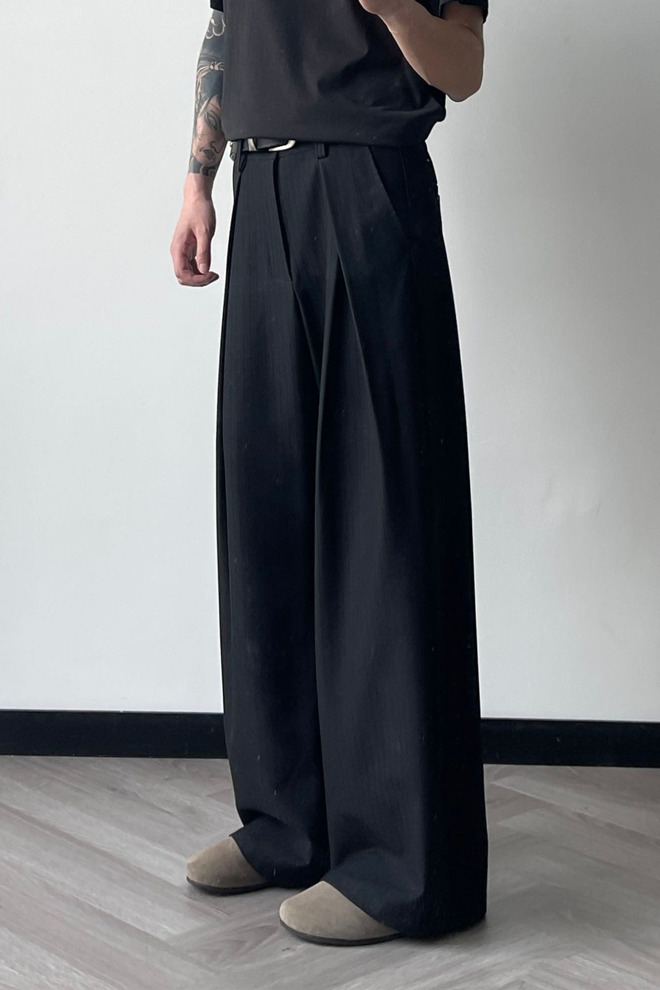 OKAYTHXBYE Pleated Shadow-Stripe Oversized Pants