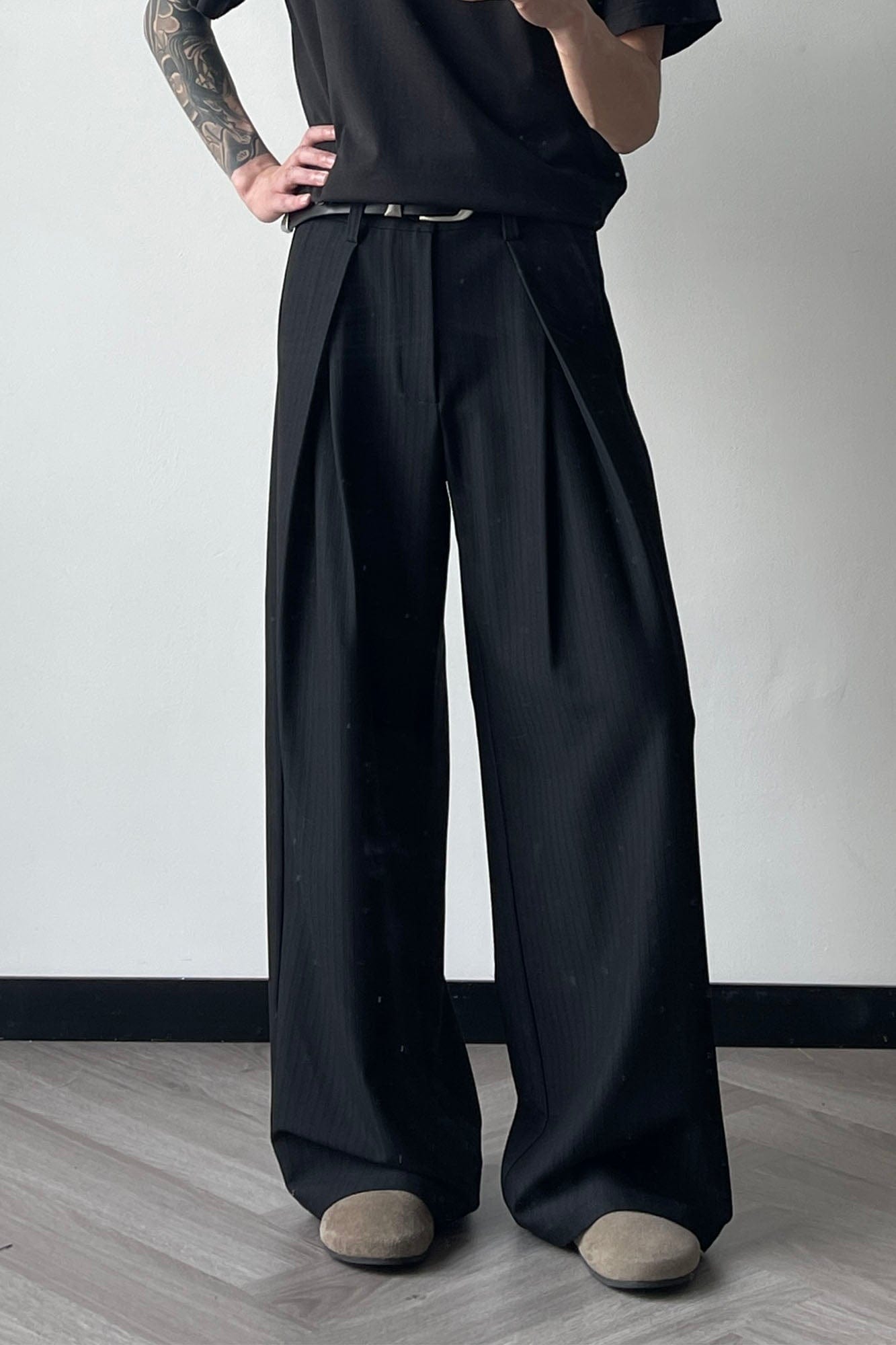 OKAYTHXBYE Pleated Shadow-Stripe Oversized Pants