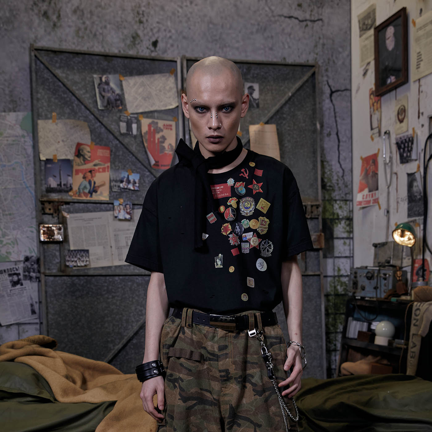FACEONLAB Distressed LOGO Medal T-shirt Black, premium urban and streetwear designers apparel on PROJECTISR.com, FACEONLAB