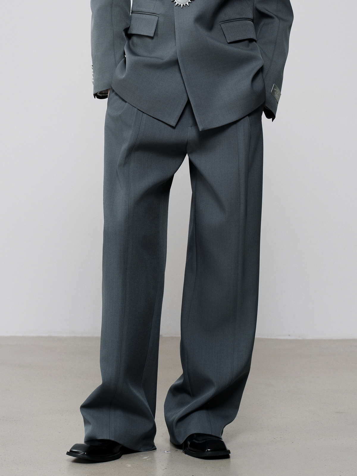 FACEONLAB Classic Pleated Straight-Leg Pants Gray