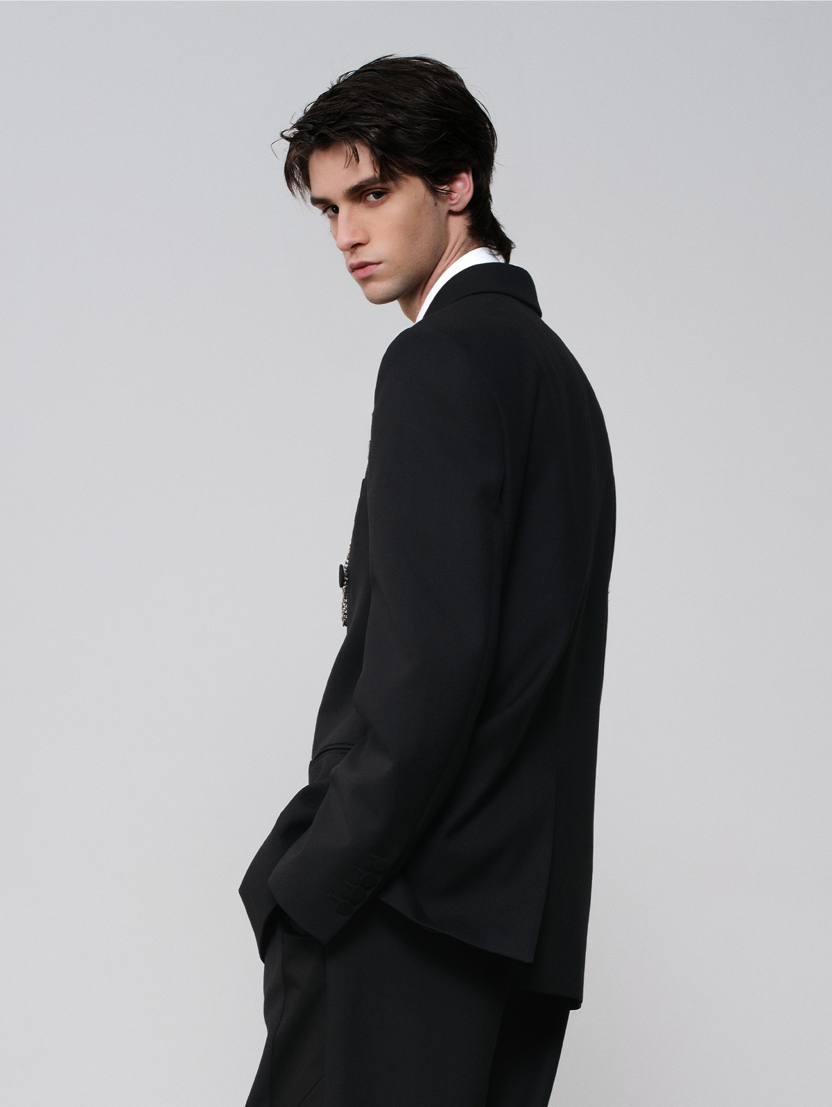 FACEONLAB Medal Emblem Double-Breasted Peak Lapel Blazer