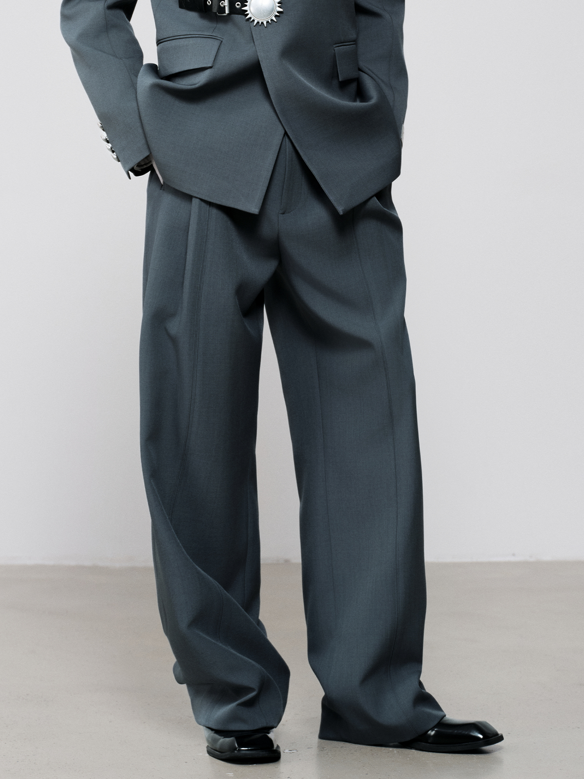 FACEONLAB Classic Pleated Straight-Leg Pants Gray