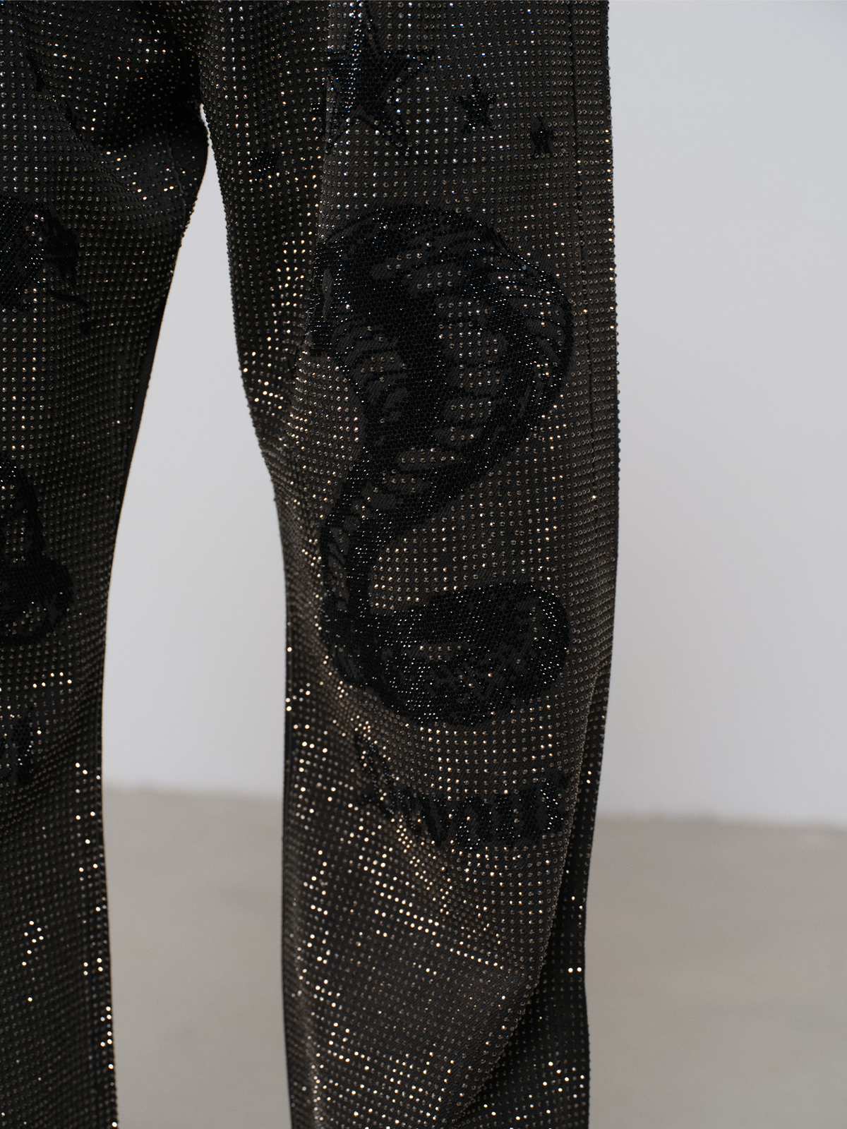 FACEONLAB Double-Headed Snake Studded Dirty-Washed Retro Jeans