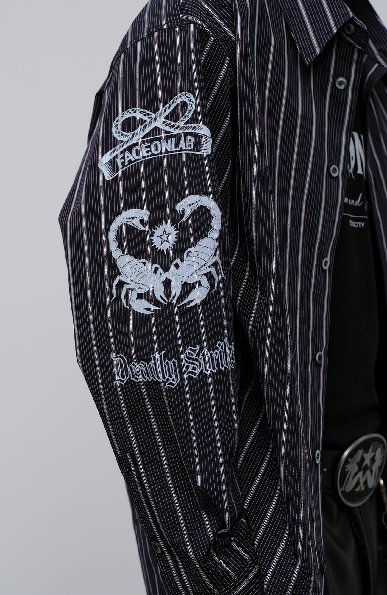 FACEONLAB Stripe Animal Graphic Relaxed Shirt Black, premium urban and streetwear designers apparel on PROJECTISR.com, FACEONLAB