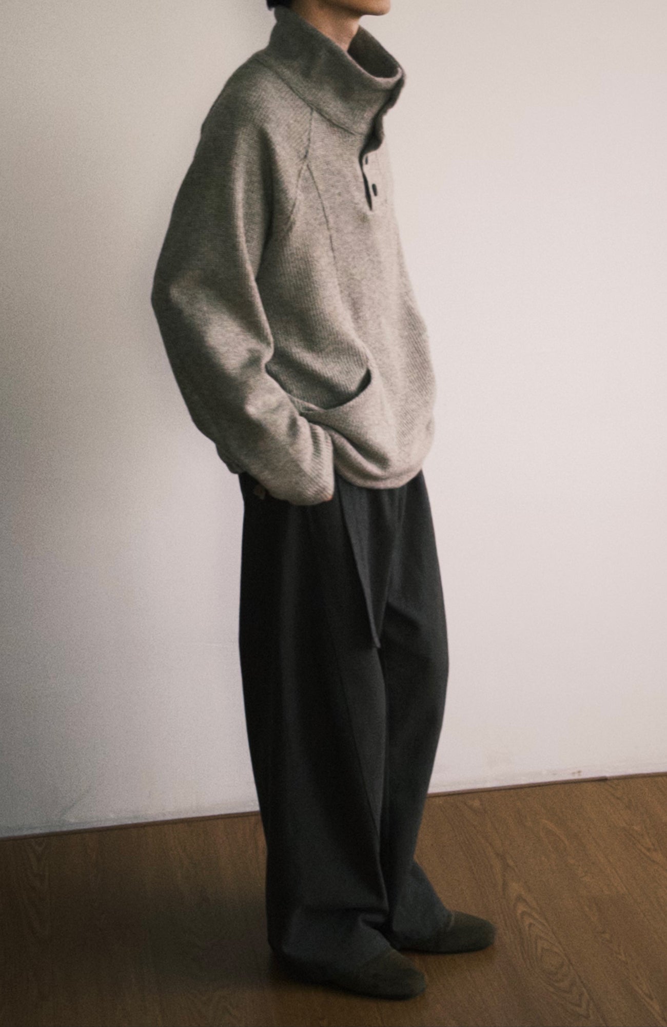 GONGHE REPUB Ribbed Half-Placket Mock-Neck Sweater