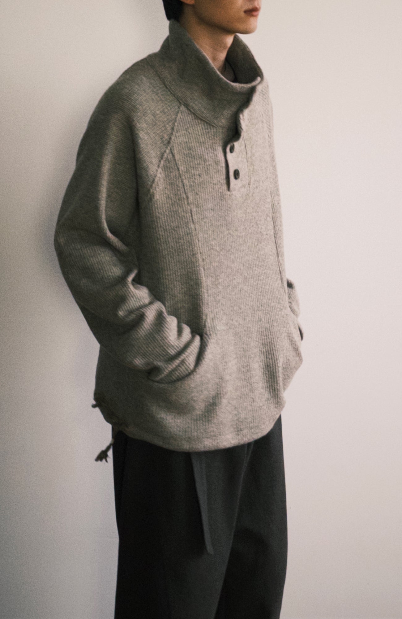 GONGHE REPUB Ribbed Half-Placket Mock-Neck Sweater