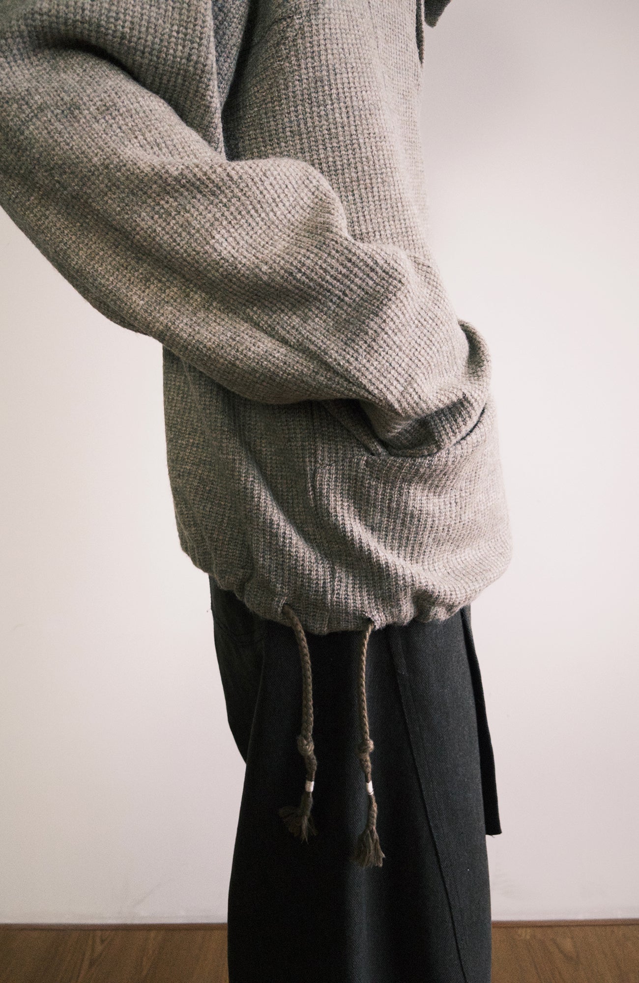 GONGHE REPUB Ribbed Half-Placket Mock-Neck Sweater