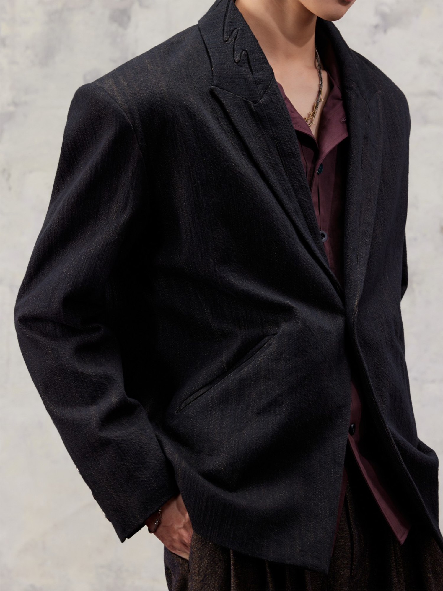 ALVNG AR ANTS Distressed Speckled Cut-Out Collar Blazer