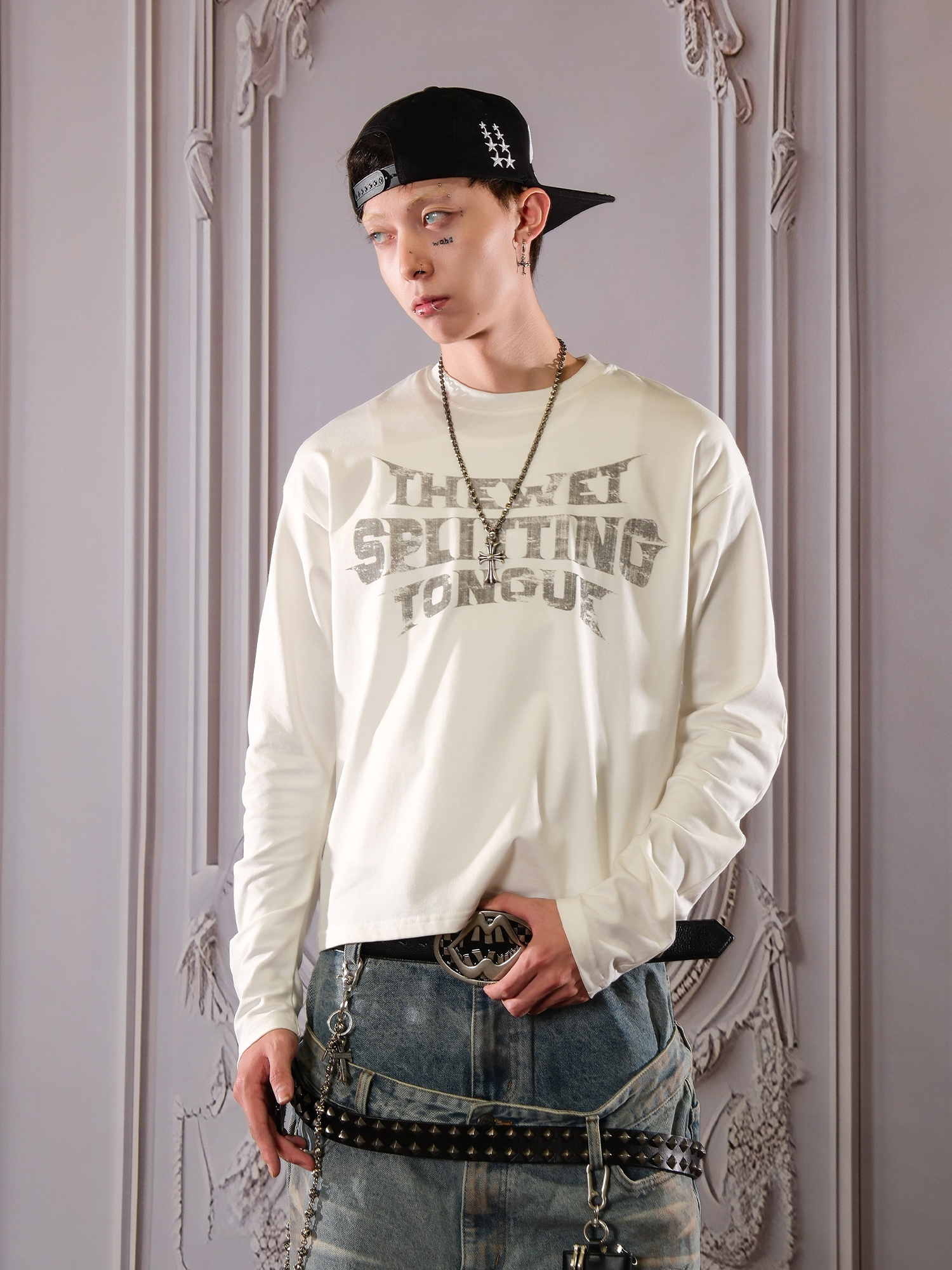 THEWET Classic Graphic Long-Sleeve Tee